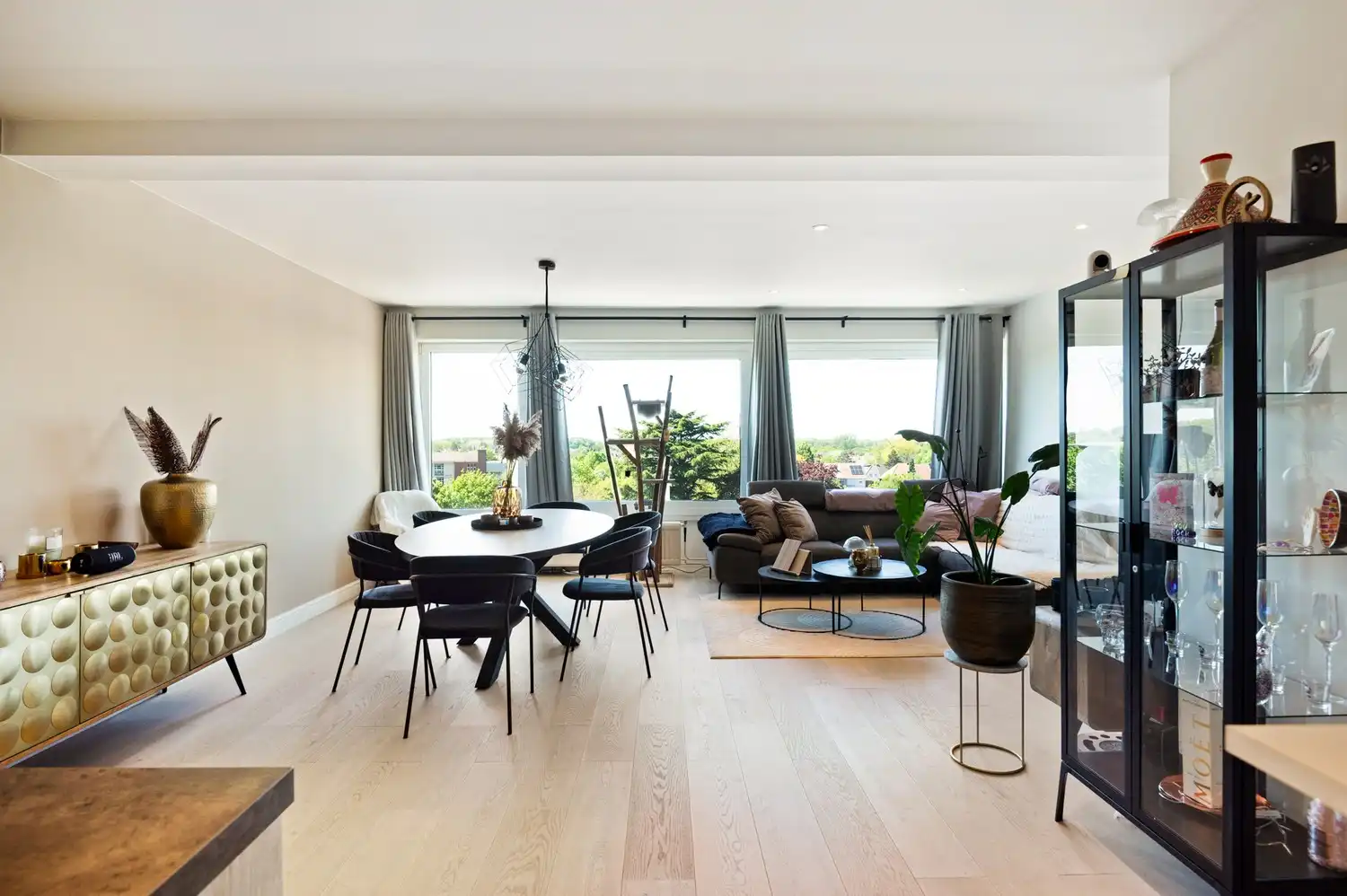 Twee slaapkamer appartement met open leefruimte te Mortsel foto 4