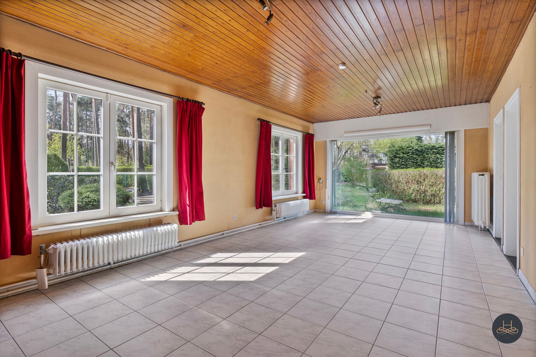 In het groen gelegen openstaande en te renoveren woning  foto 5