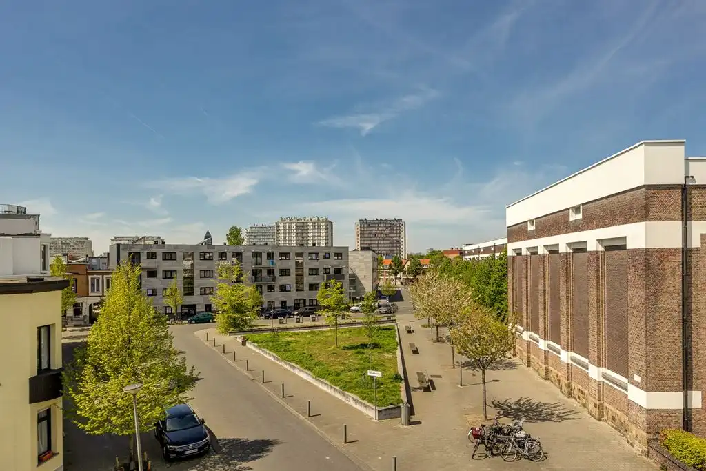 Verhuurd Handelspand en gerenoveerd appartement foto 12
