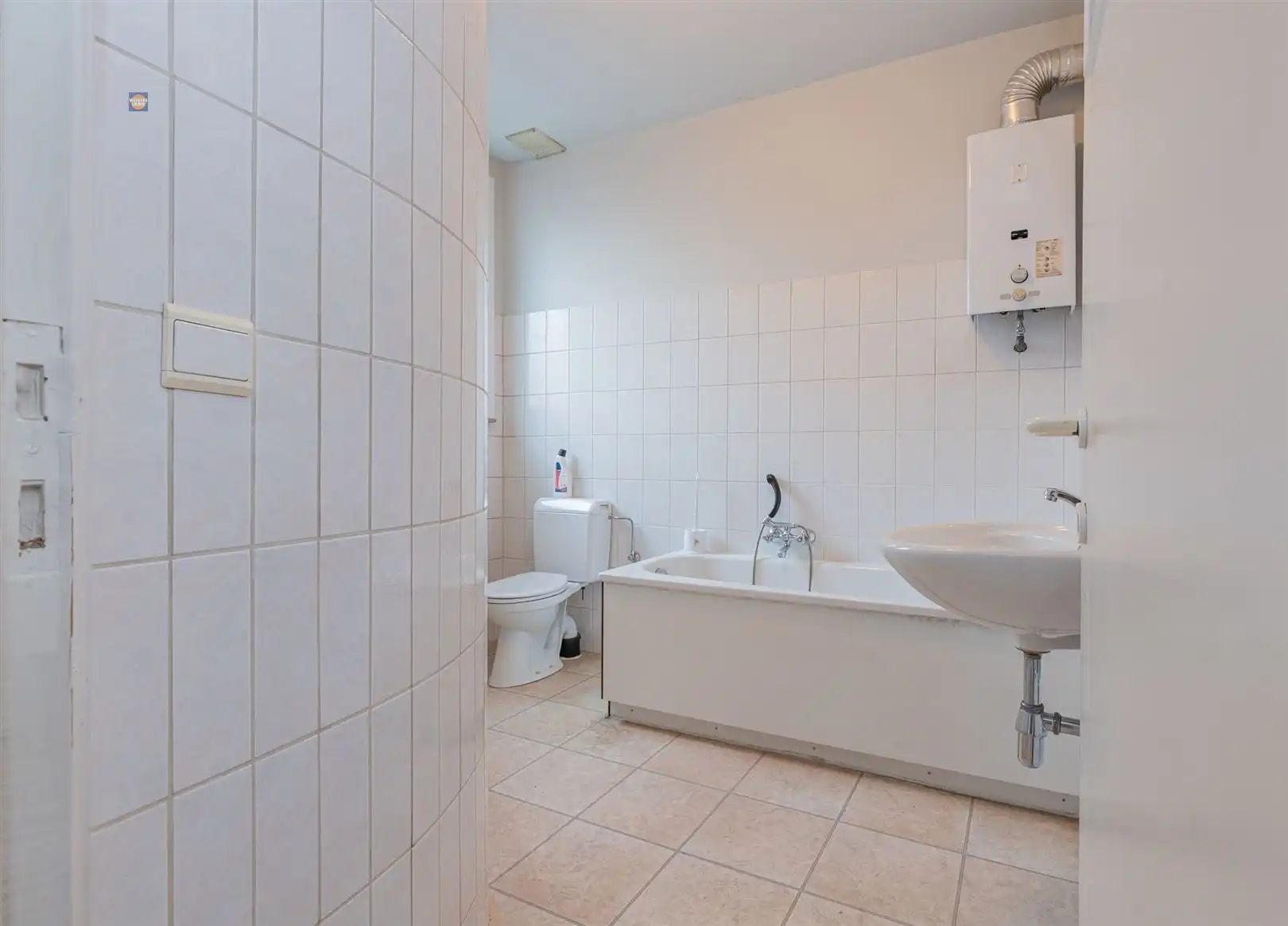 Handelsruimte met appartement foto 14