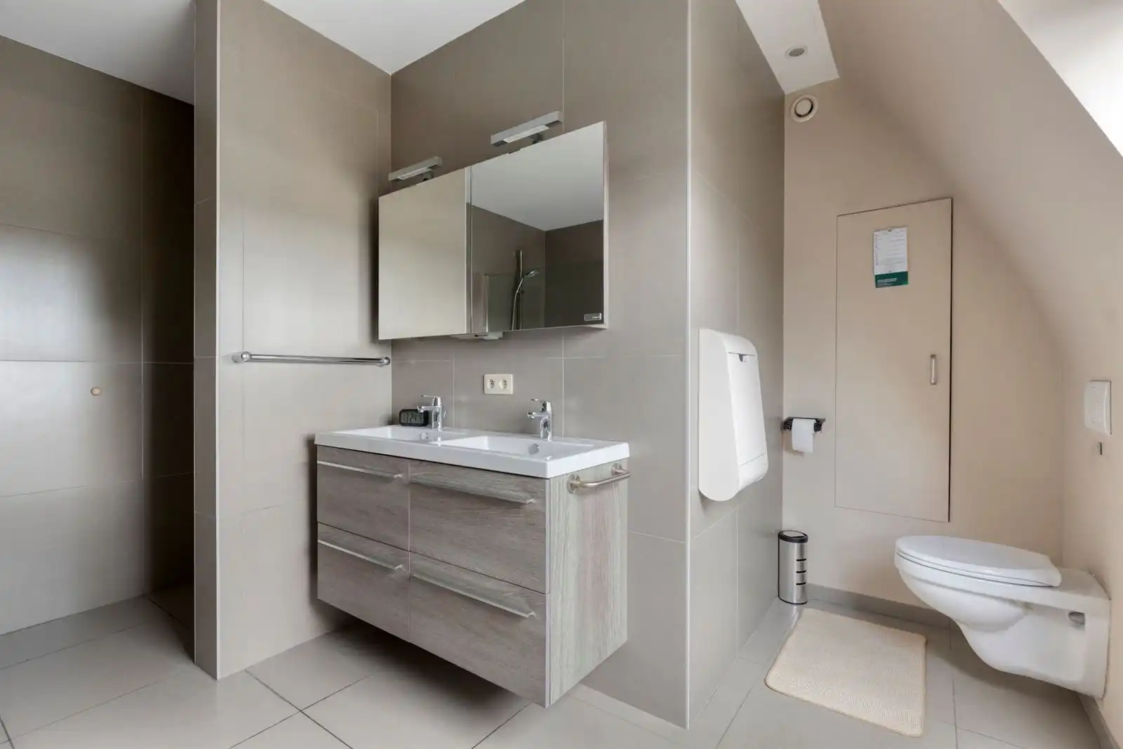 Ruim en recent duplex-appartement (120m²) met 4 terrassen en garage foto 18