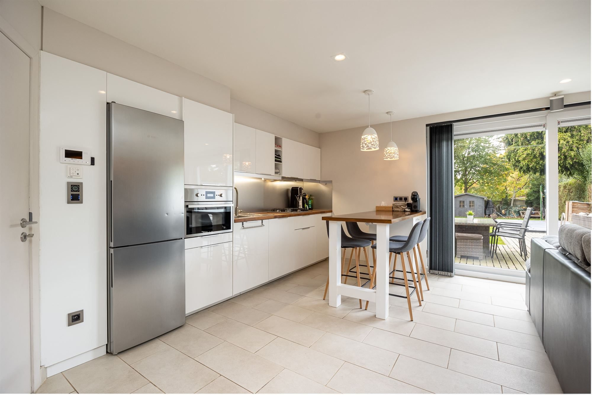 Instapklare, energiezuinige woning met ruime tuin en zwembad foto 4