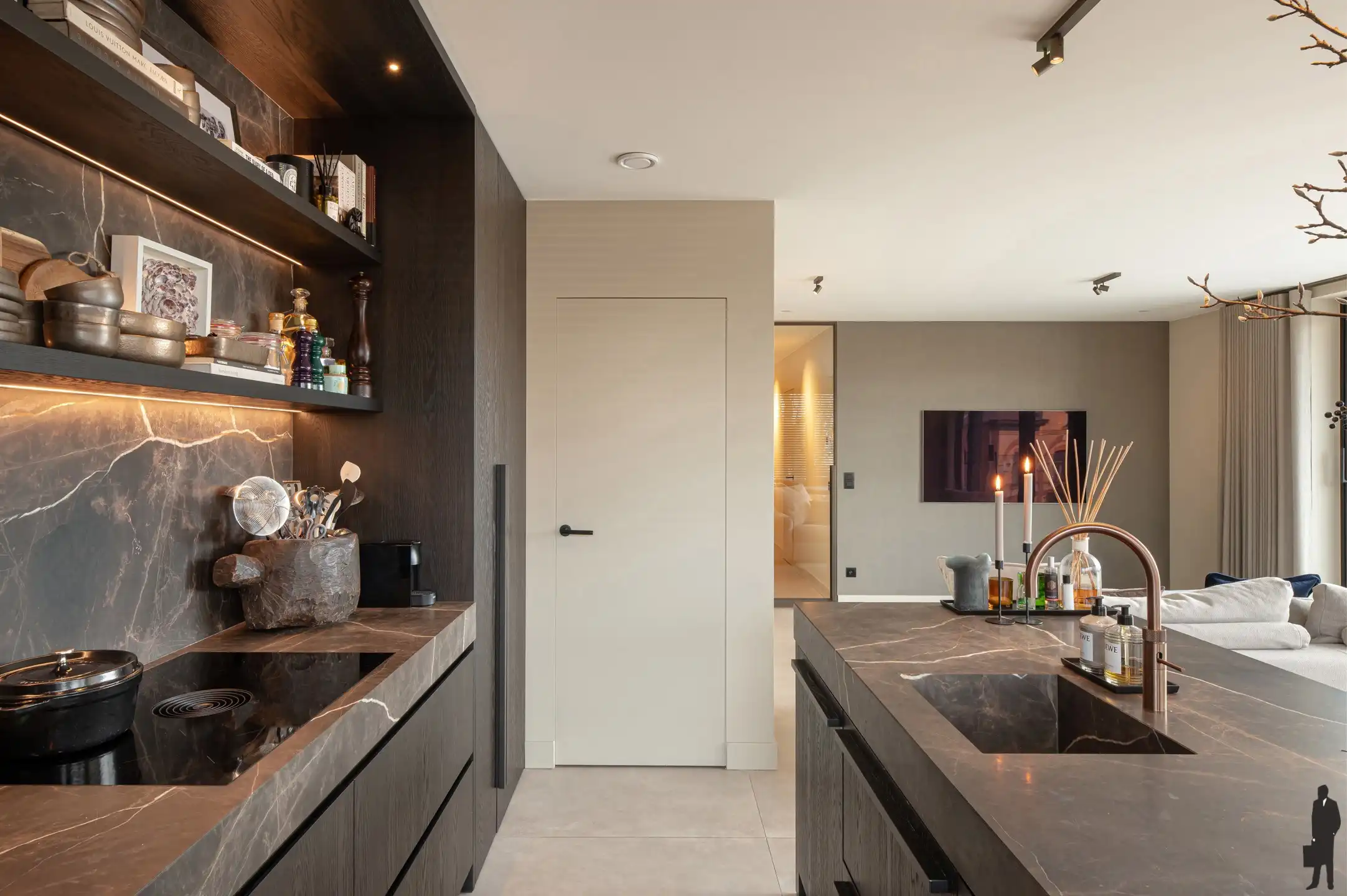 Zeer luxe afgewerkt nieuwbouw appartement van ca. 110 m² met uitzonderlijk ruim ZW-terras van ca. 70 m² in het centrum van Hoogstraten! foto 8