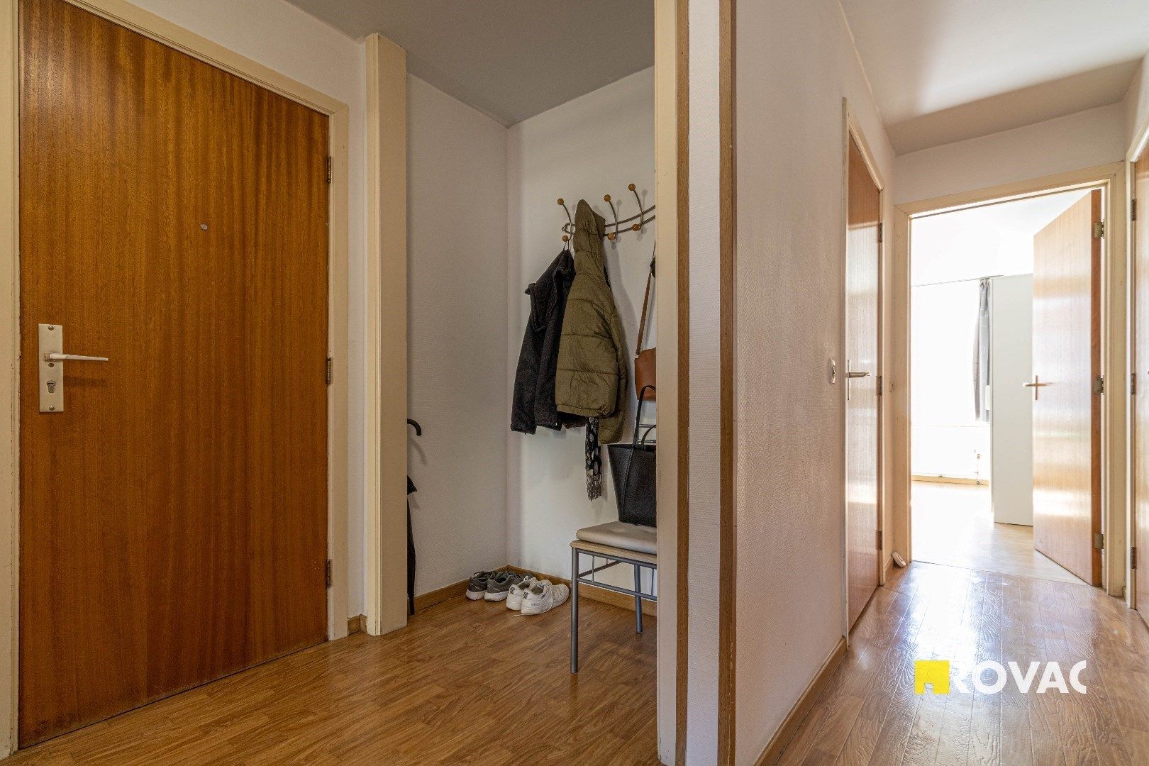 Zeer verzorgd en centraal gelegen appartement op 1ste verdieping met bijhorende autostandplaats foto 7