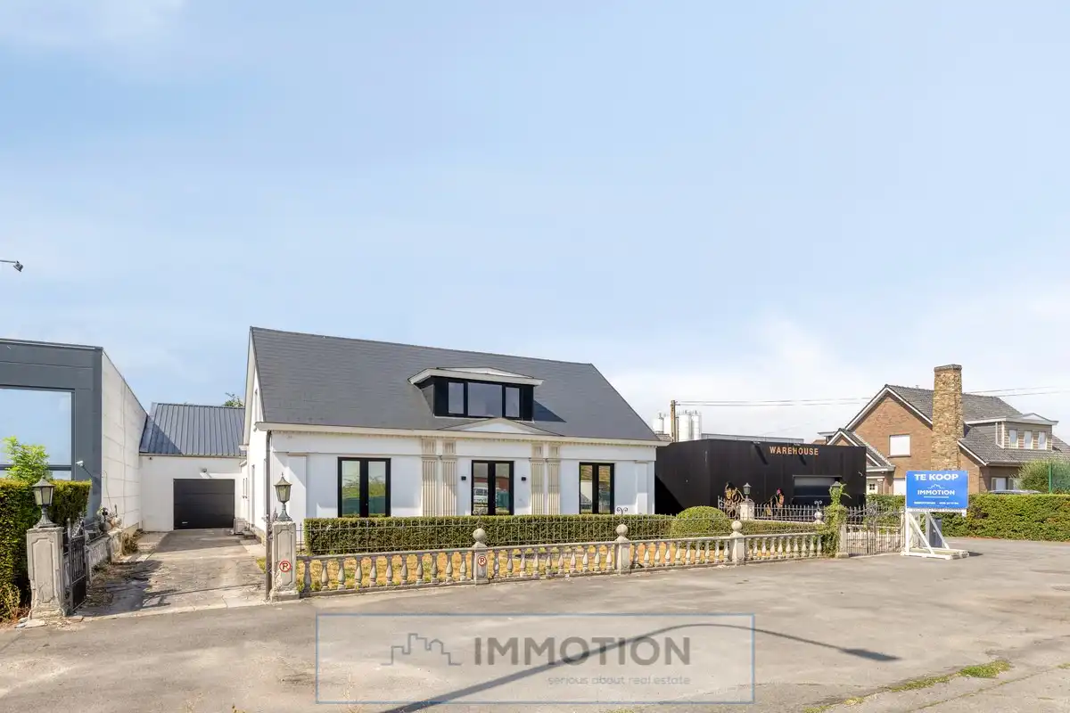 Bedrijfspand met woning en loods. foto {{pictureIndex}}