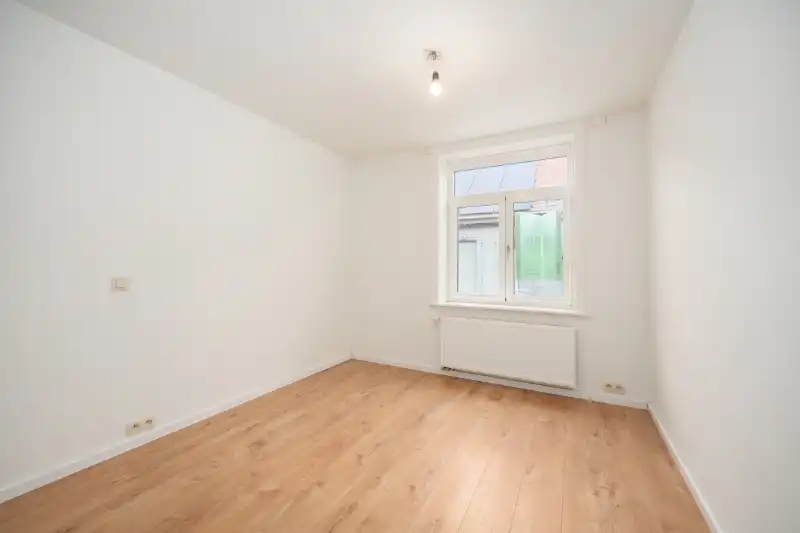 Gerenoveerde rijwoning te centrum Roeselare foto 11