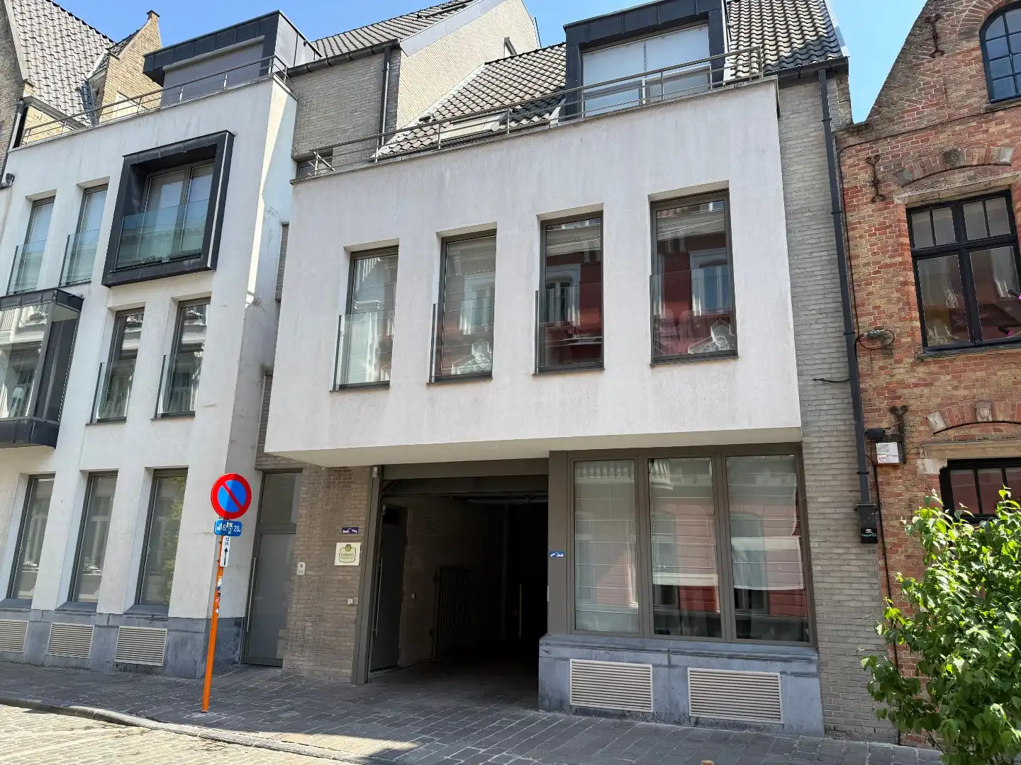 Unieke kans in hartje Brugge - afgesloten dubbele garagebox! foto 3