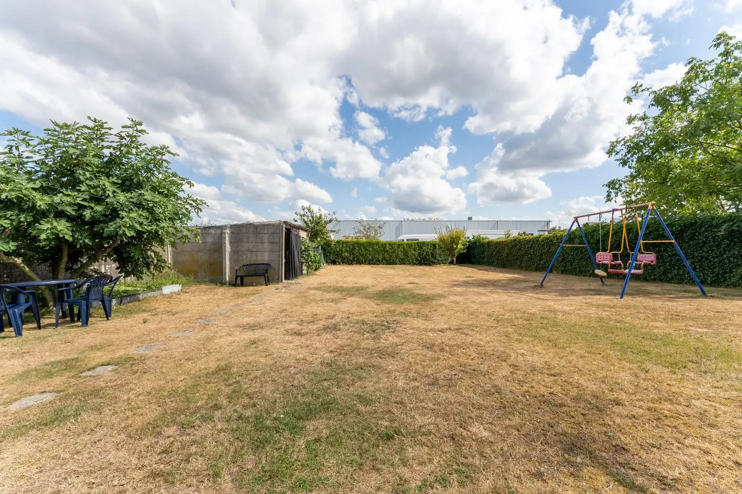 Ruime gezinswoning met grote tuin, veranda en garage foto 39