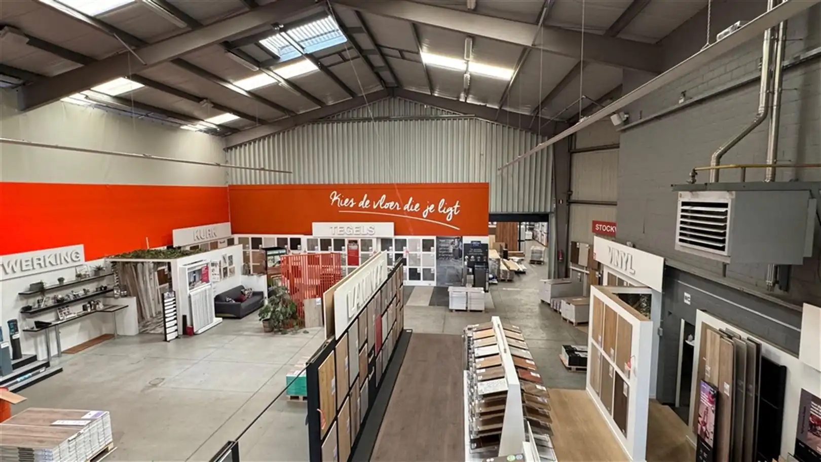 Bedrijfspand met uitmuntende zichtbaarheid foto 6