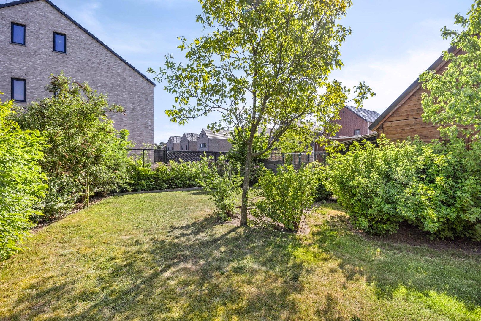 Instapklare woning met 3 SLPKS en zon georiënteerde tuin !  foto 30