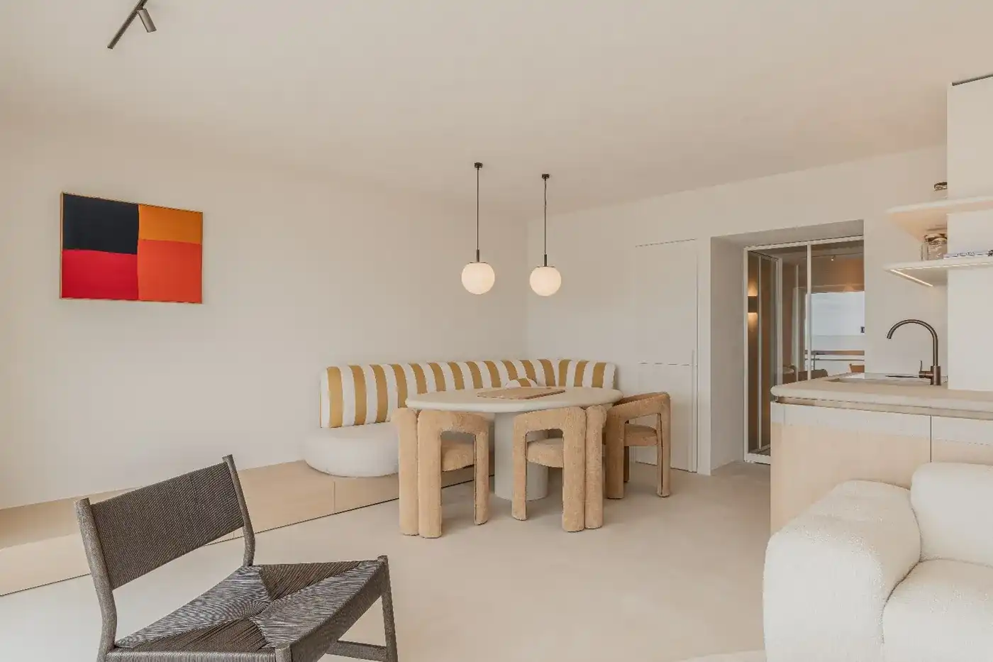 Uitzonderlijk gerenoveerd appartement met schitterende gevelbreedte op de Zeedijk in Knokke foto 3