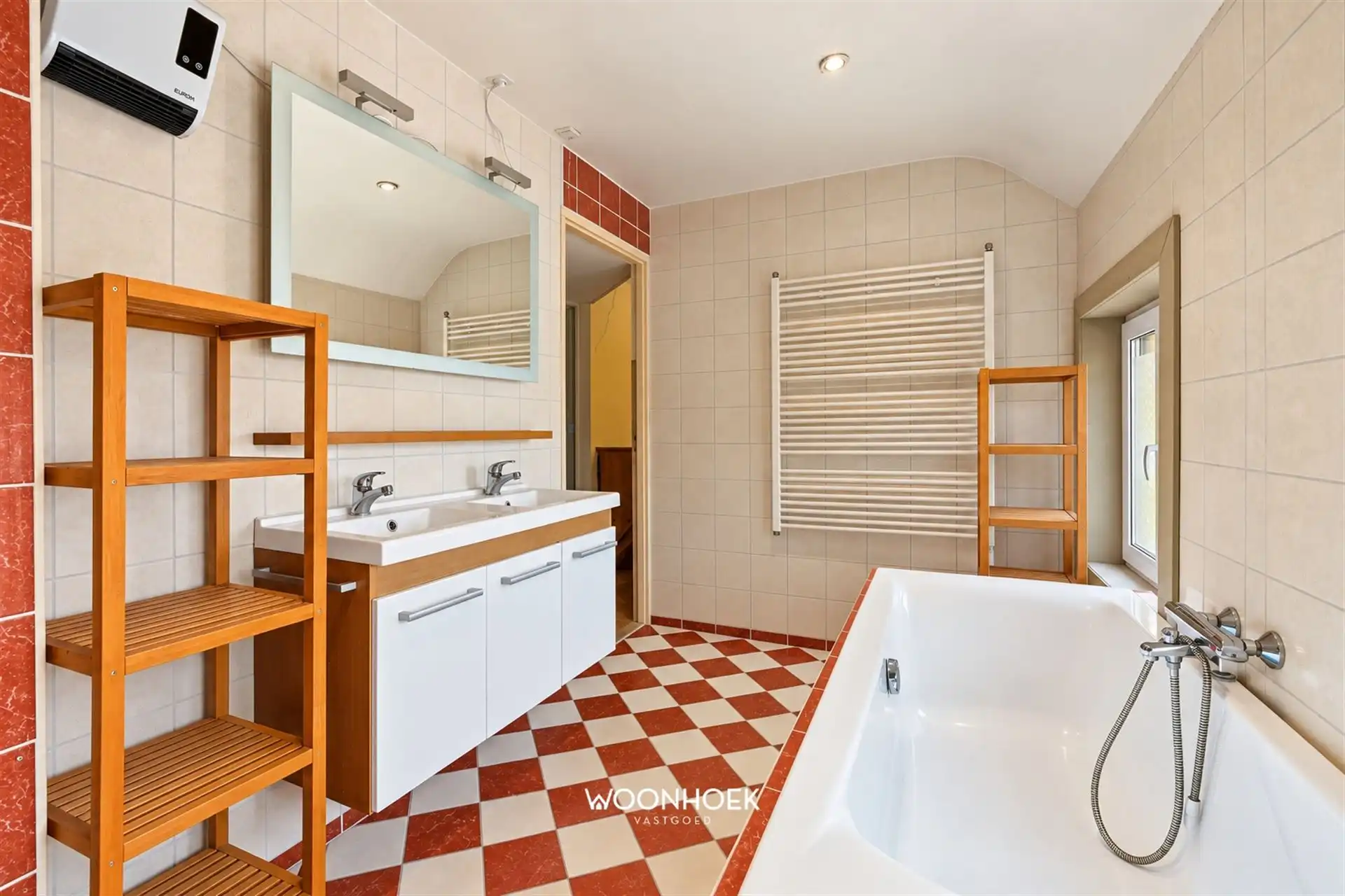 Halfopen bebouwing op een royaal perceel van 1.595 M² foto 16