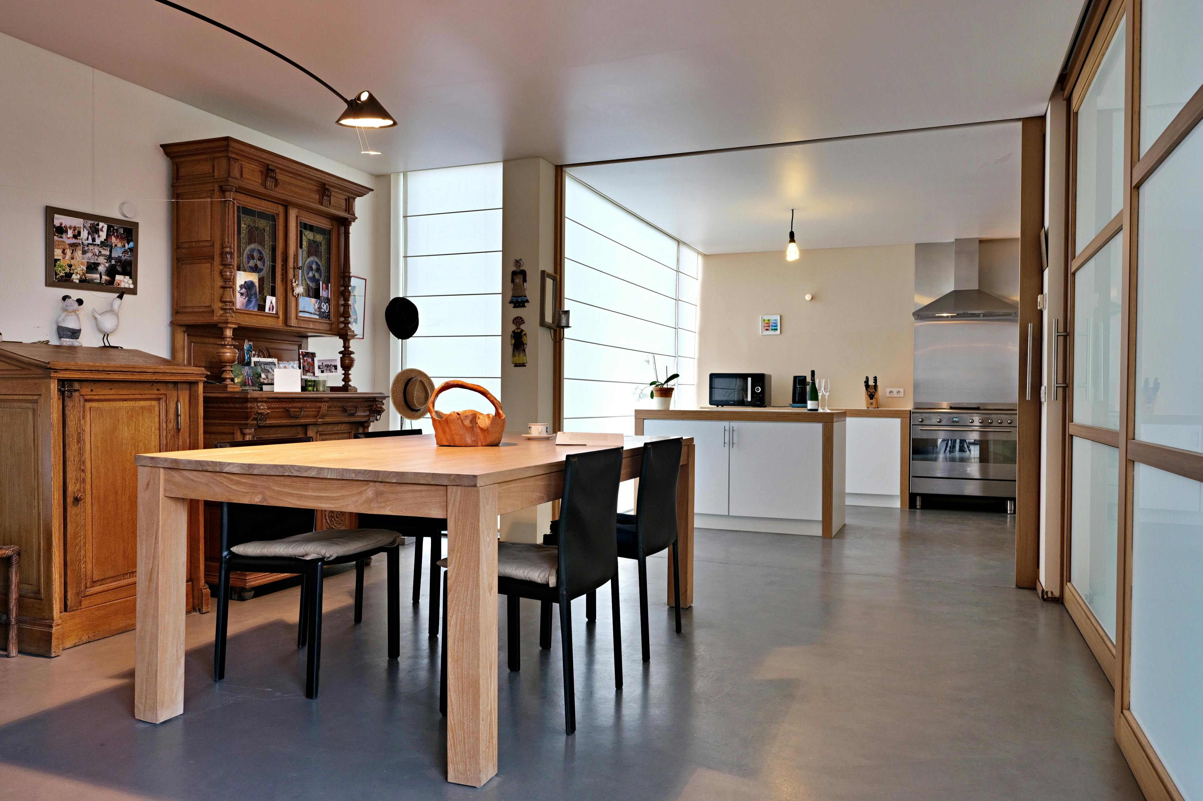 Uniek huis in centrum Roeselare met tal van mogelijkheden foto {{pictureIndex}}