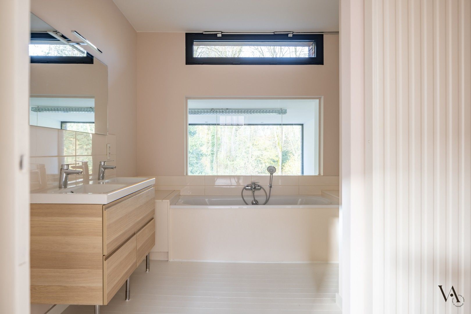 Gerenoveerde gezinswoning met tuin aan Park Michotte foto 8