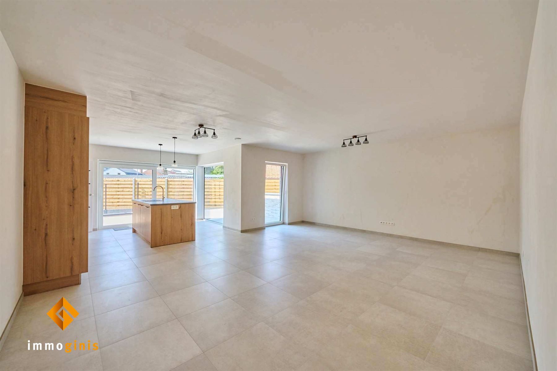 Zéér mooi en ruim gelijkvloers appartement met 2 slpks nabij het centrum van Hamont! foto 3