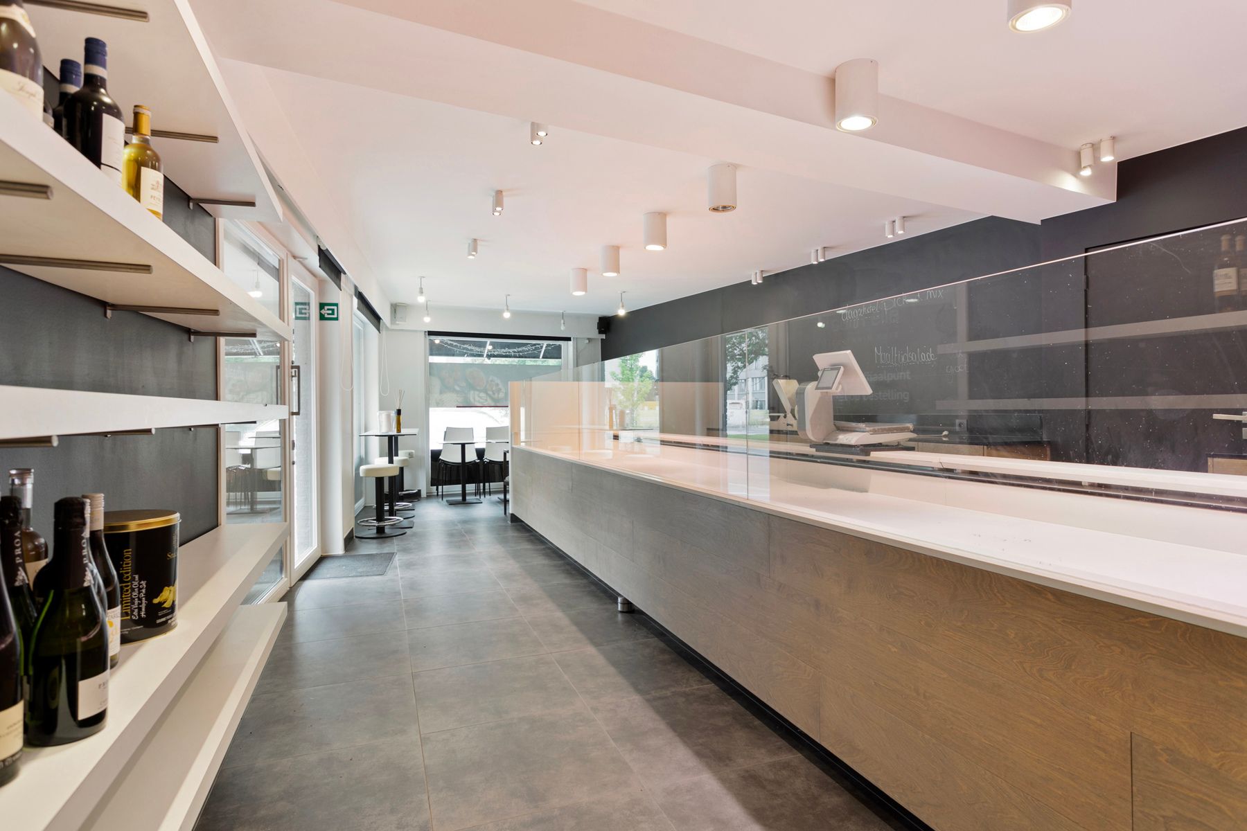 Commercieel pand met naastliggend appartement foto 3