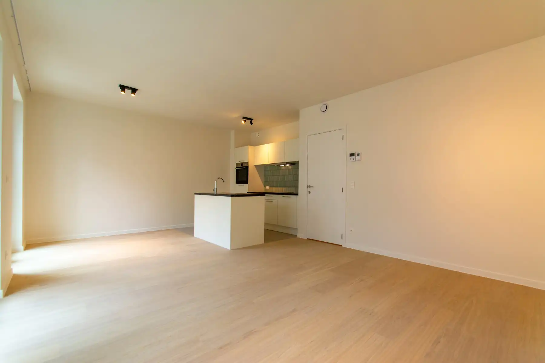 Lichtrijk nieuwbouwappartement met 2 slaapkamers en terras foto 3