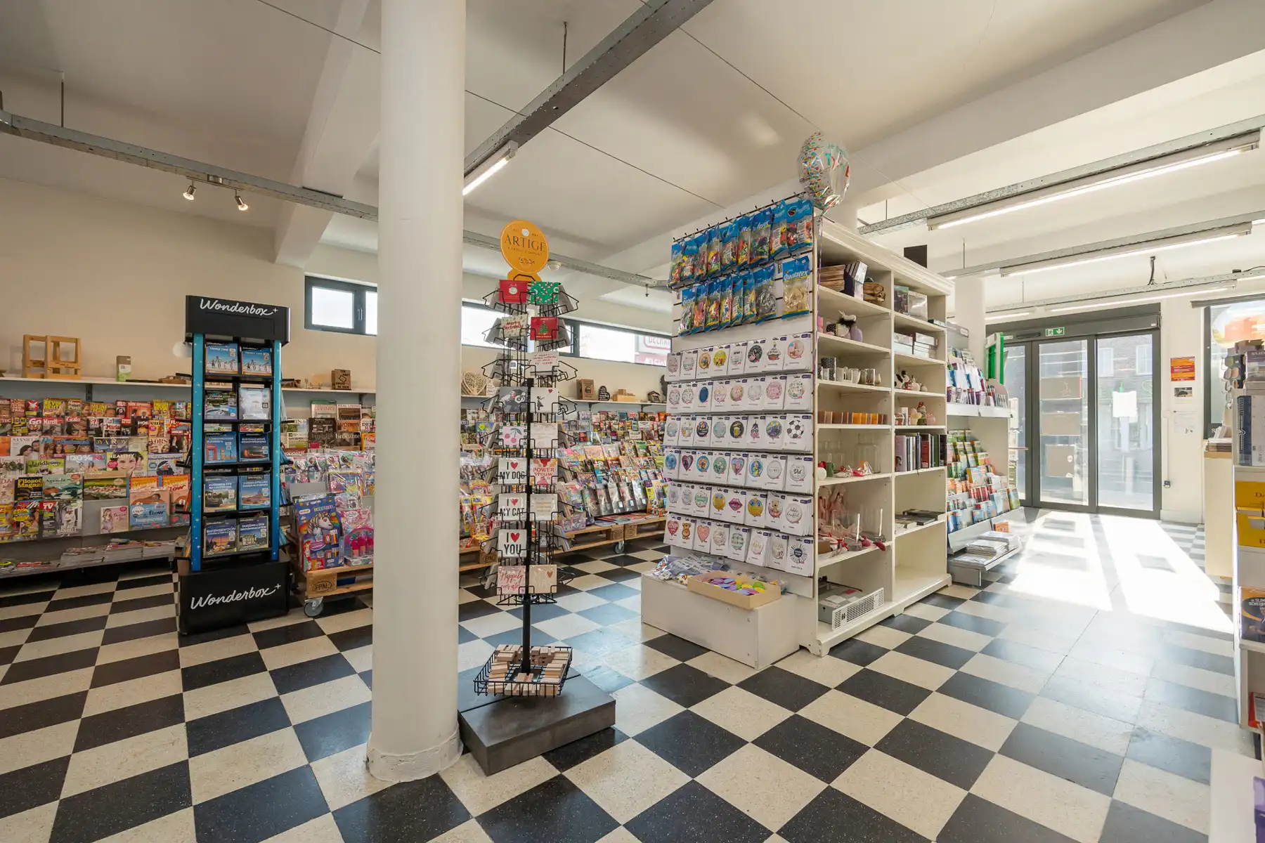 Veelzijdige handelszaak met woonst en topzichtbaarheid foto 4