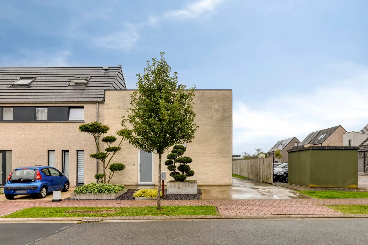 Instapklare halfopen bebouwing met 2 slaapkamers en tuin foto 2