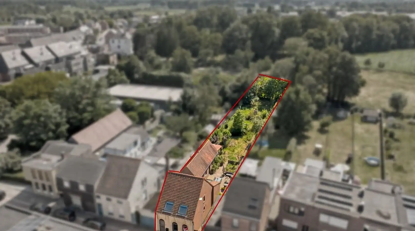 HOB met 3 slaapkamers, veel ruimte en licht, een dieplopende tuin en veel potentieel foto 4
