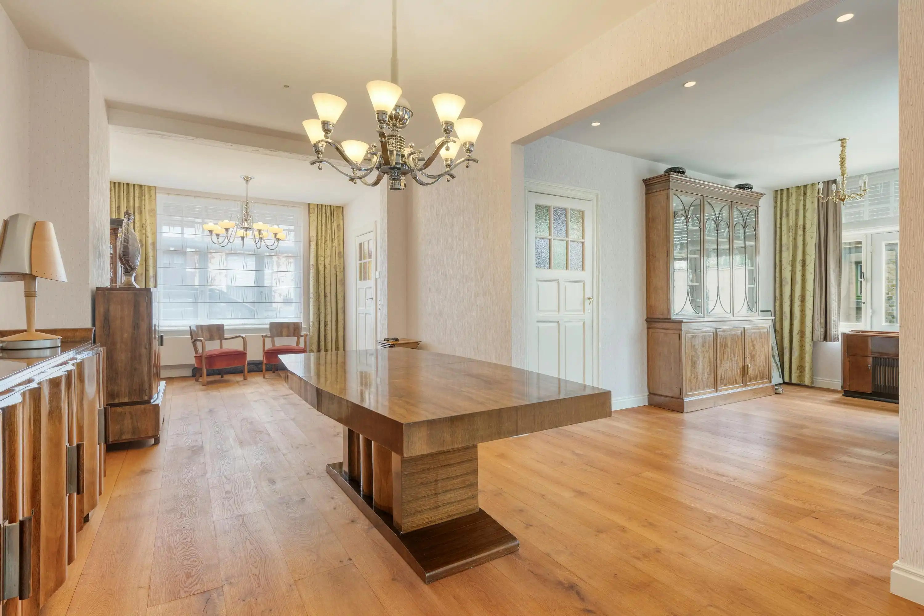 Klassevol huis met 5 slaapkamers, 3 badkamers, garage en ruime tuin te Sint-Kruis (Brugge) foto 7