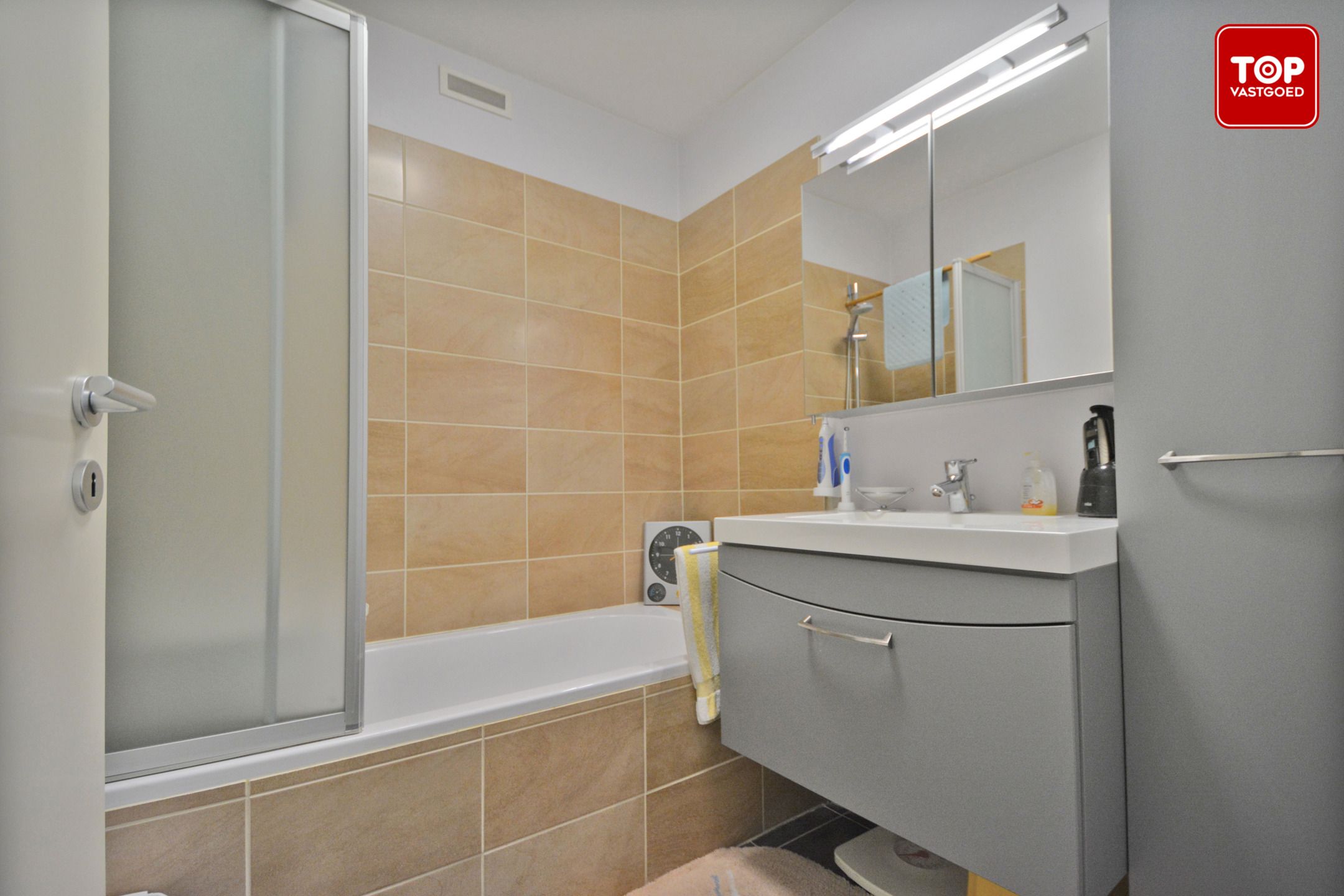 Instapklaar 2-slaapkamer appartement te Wondelgem. foto 7