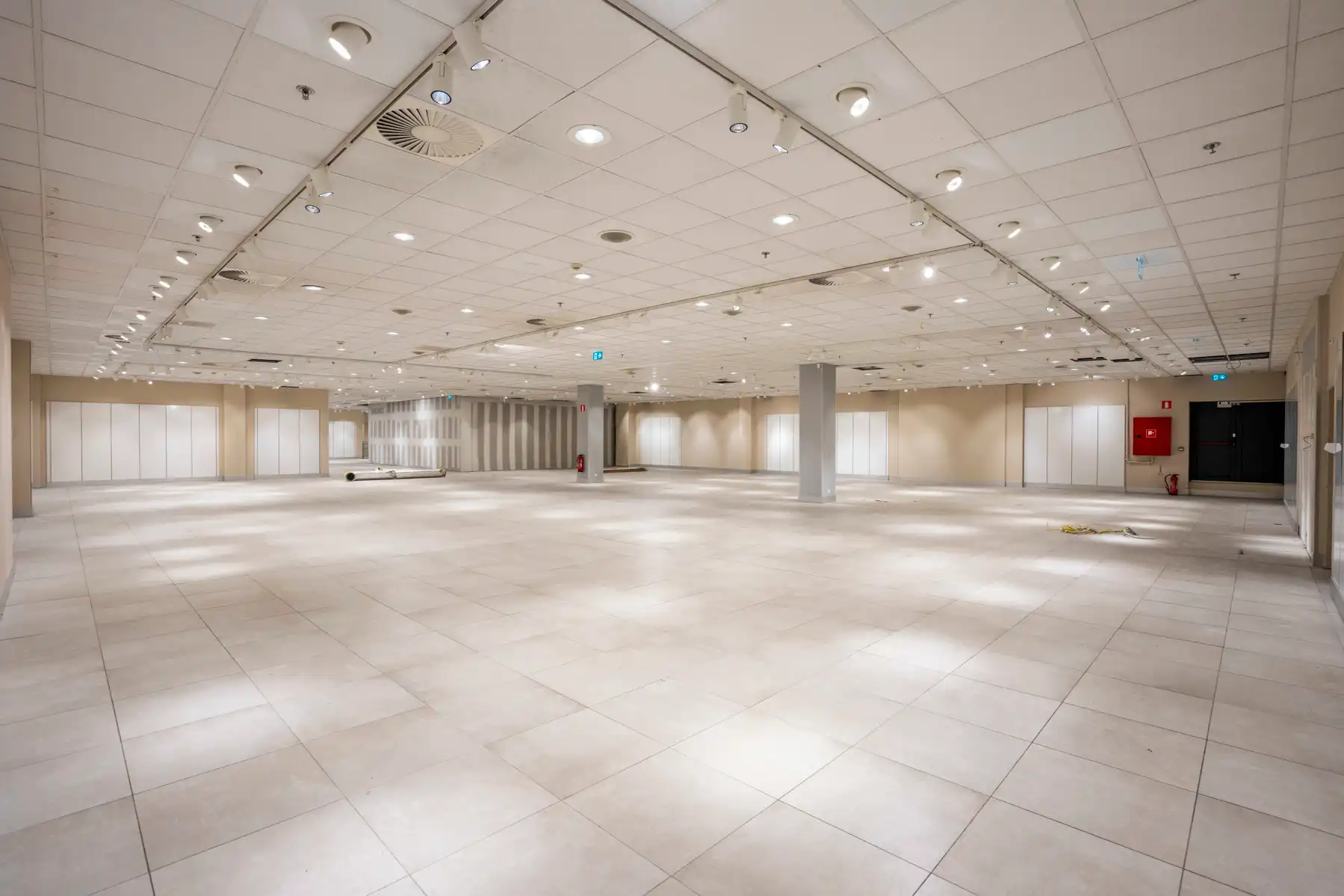 Commerciële toplocatie in Shopping Den Tir foto 14