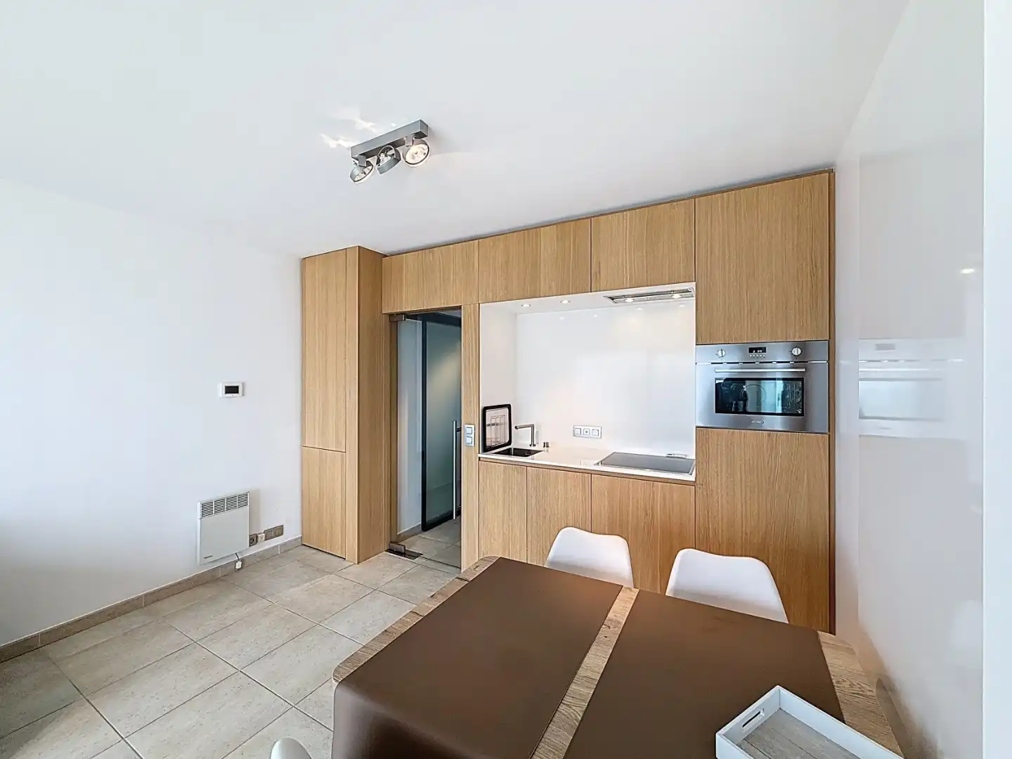 Lichtrijk appartement  op het 15de verdiep met frontaal zeezicht te Nieuwpoort. foto 6