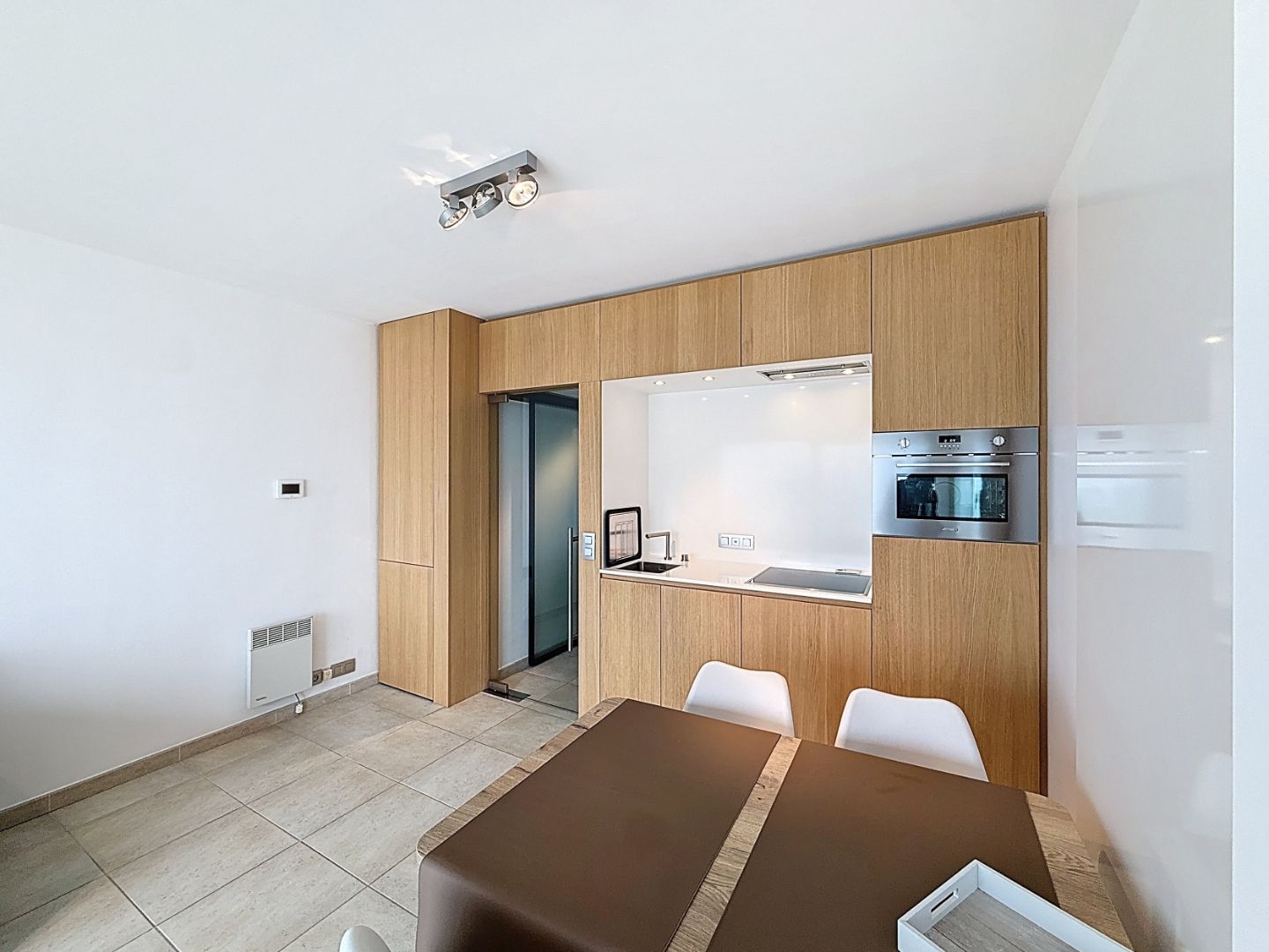 Lichtrijk appartement  op het 15de verdiep met frontaal zeezicht te Nieuwpoort. foto 6