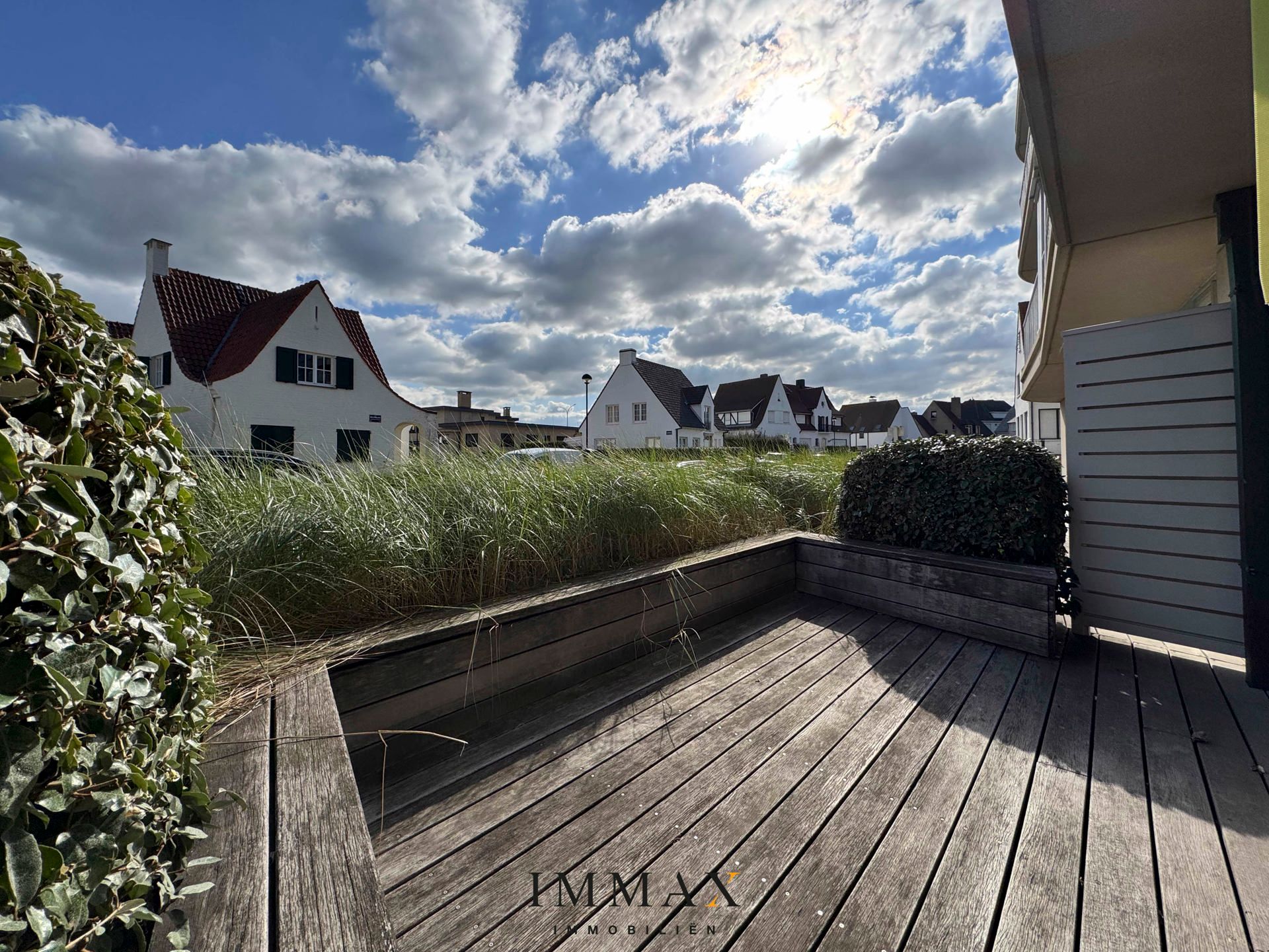 Schitterend gelijkvloers appartement nabij het Albertstrand met terras  foto 1