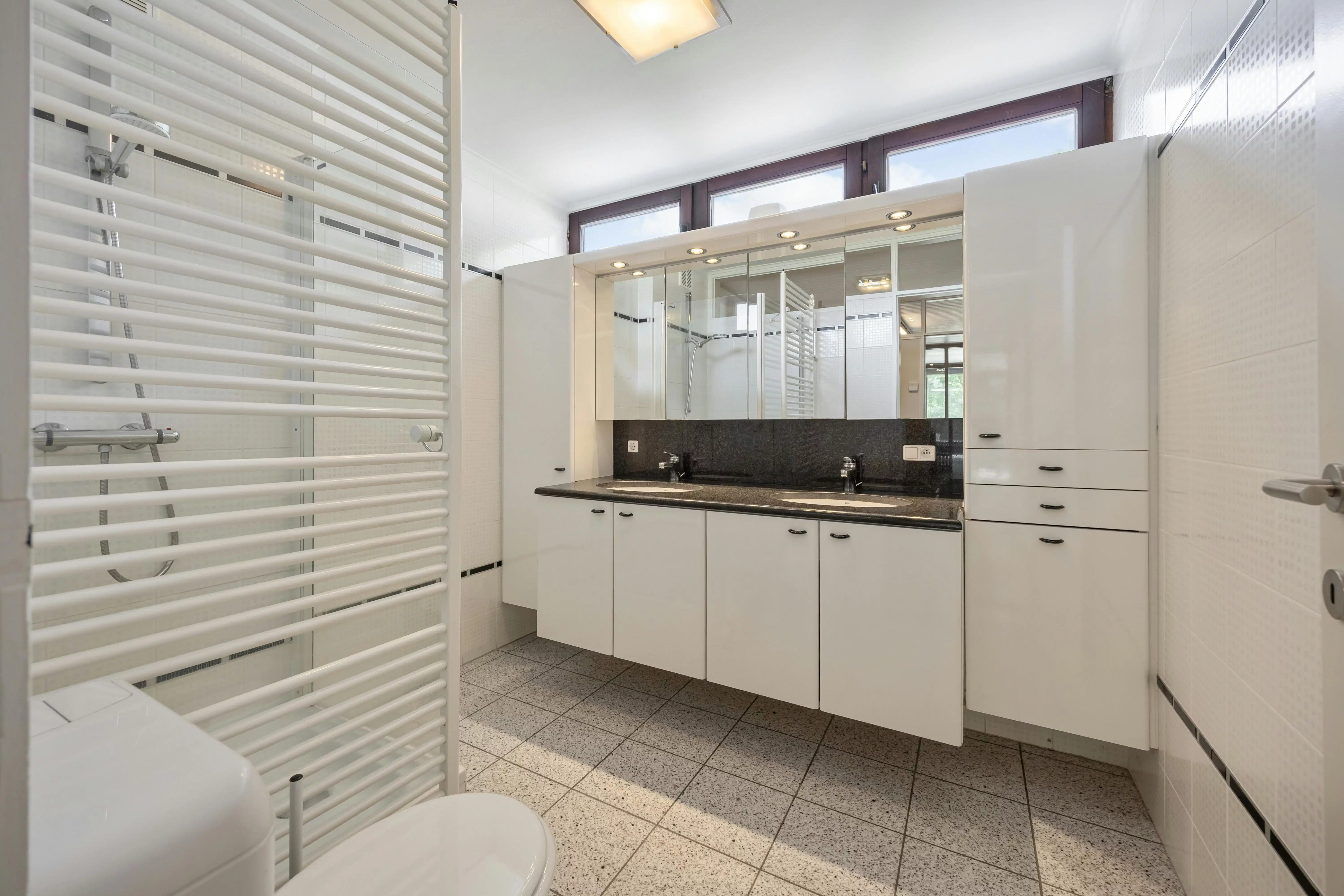 Uitzonderlijke villa met praktijk op toplocatie in Hasselt foto 27