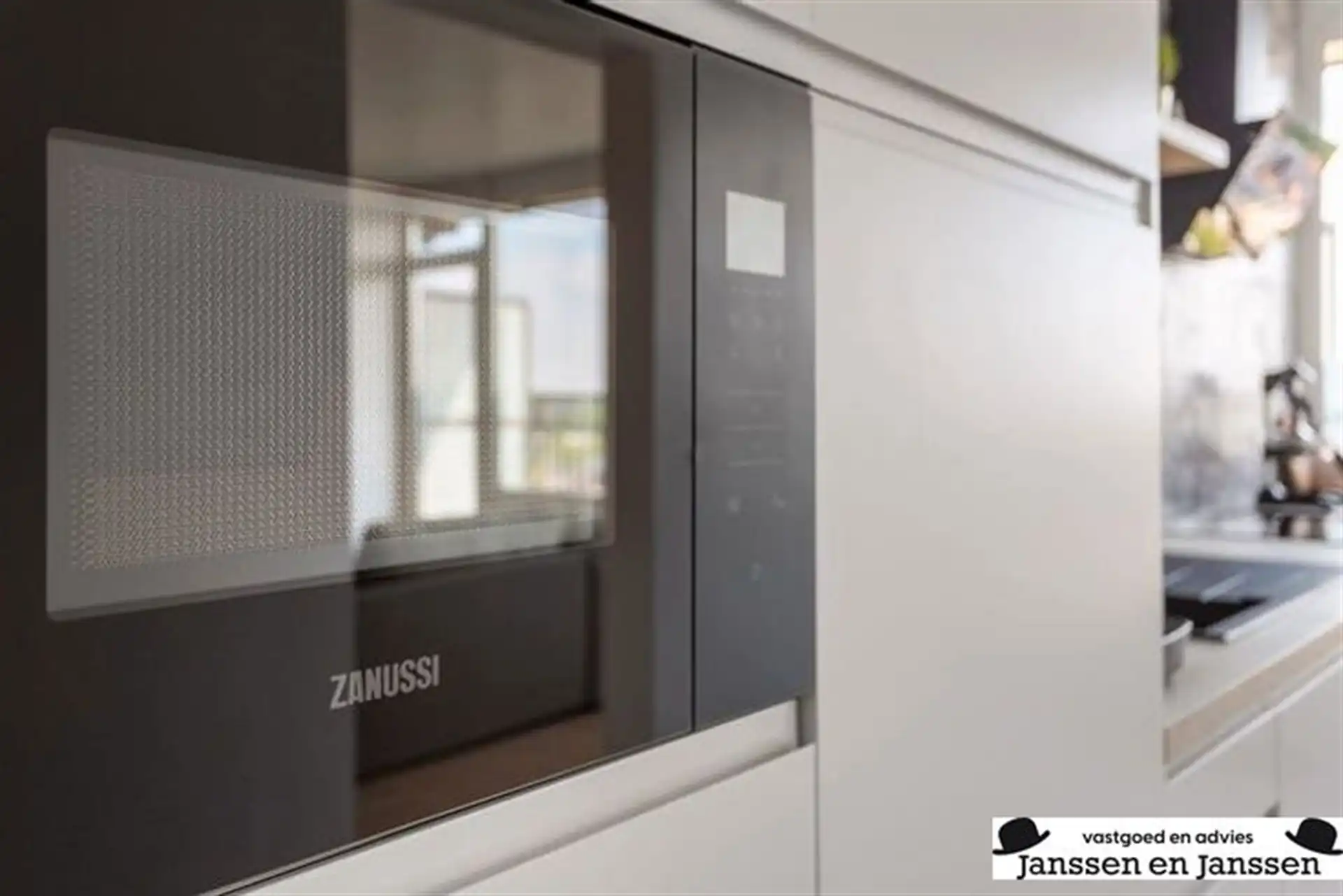 Gerenoveerd 2-slaapkamer appartement met 2 terrassen en prachtig uitzicht foto 4