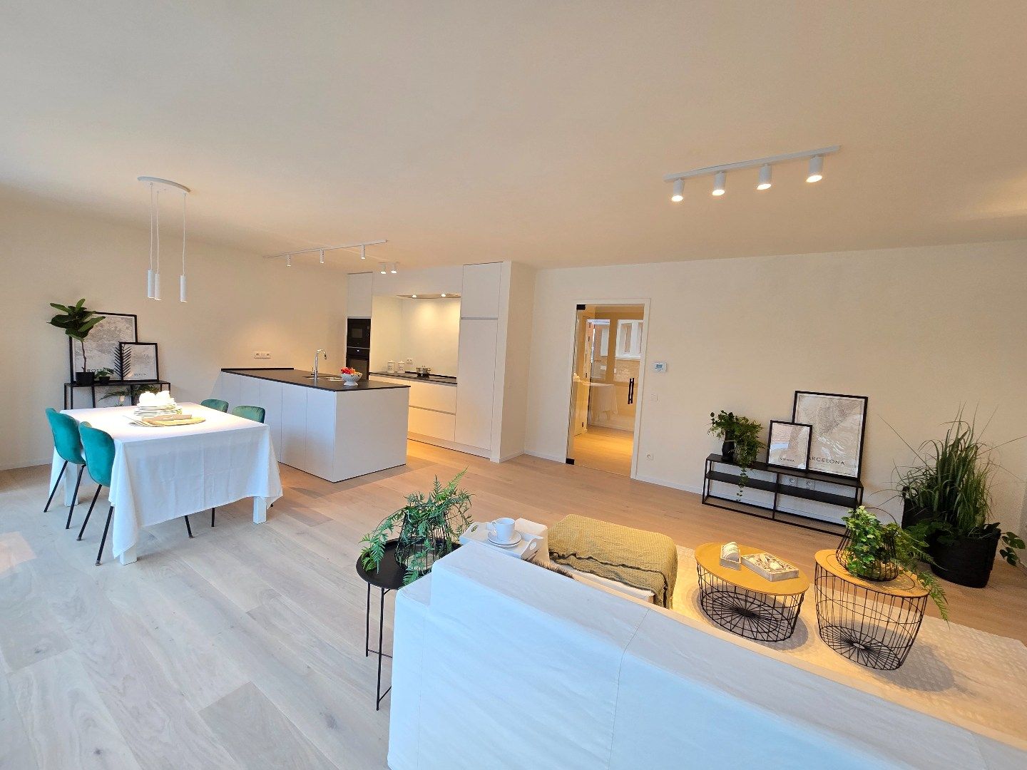 Gerenoveerd appartement met 2 slpk's foto 2