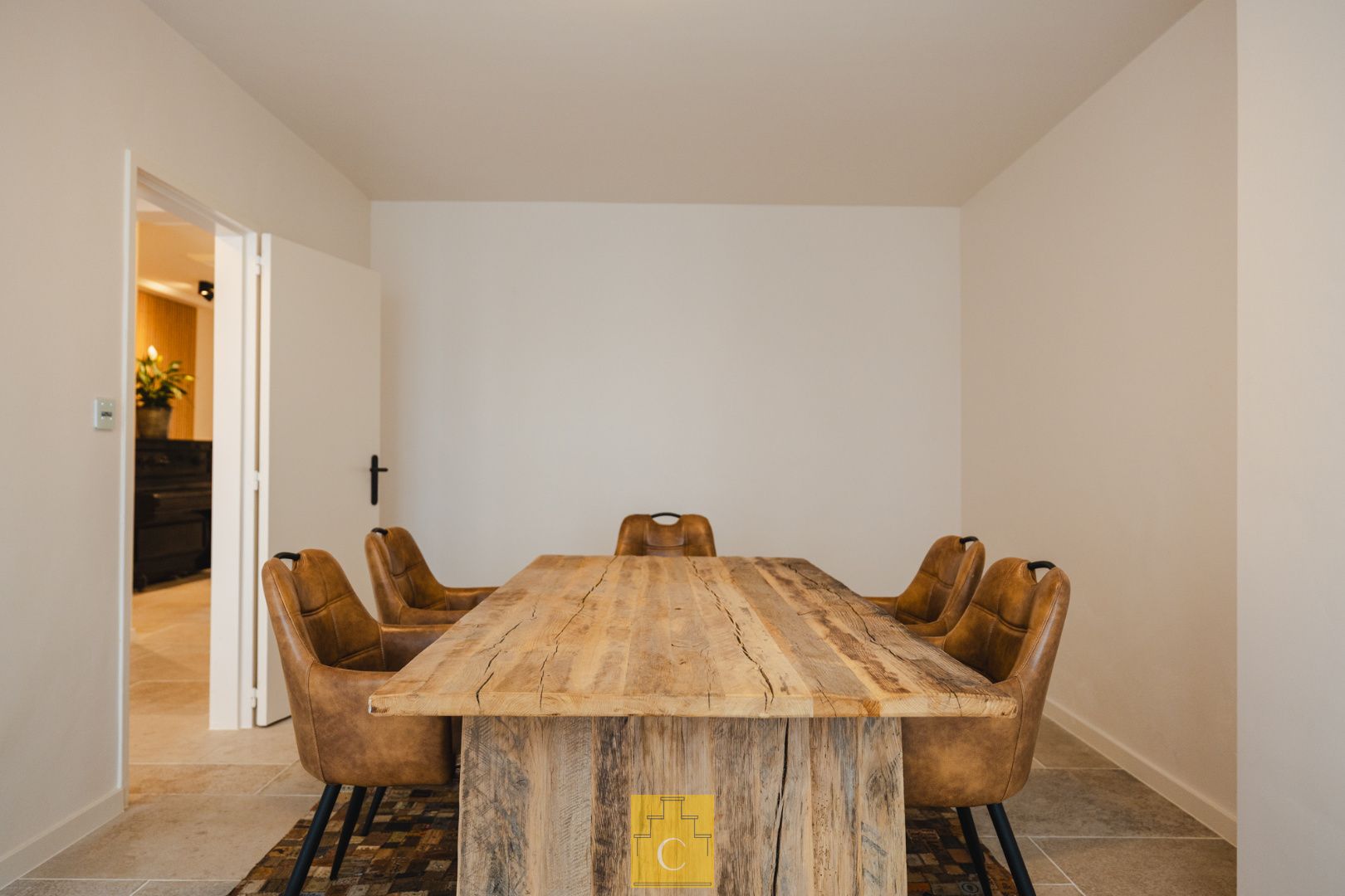 perfect gelegen pas gerenoveerde stadswoning - 340 m2 vloeroppervlakte - met garage, tuin en extra terras op het verdiep foto 4