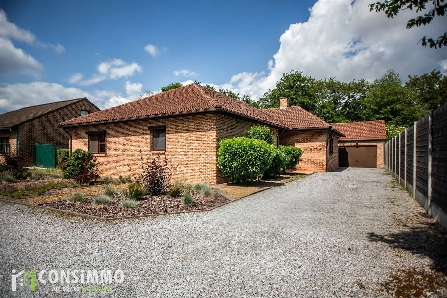 Ruime, gelijkvloerse woning met 3 slaapkamers in het groene Alken foto {{pictureIndex}}