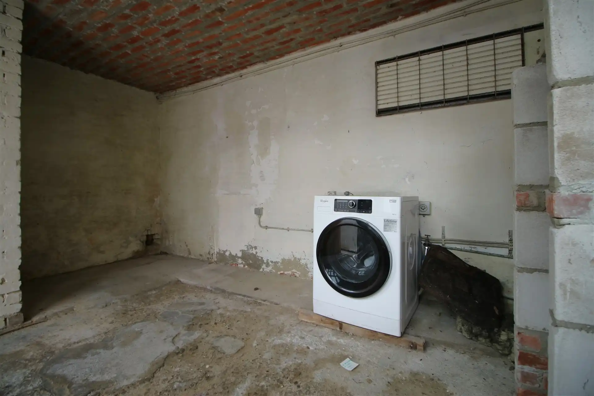 Te renoveren woning in doodlopende straat foto 12