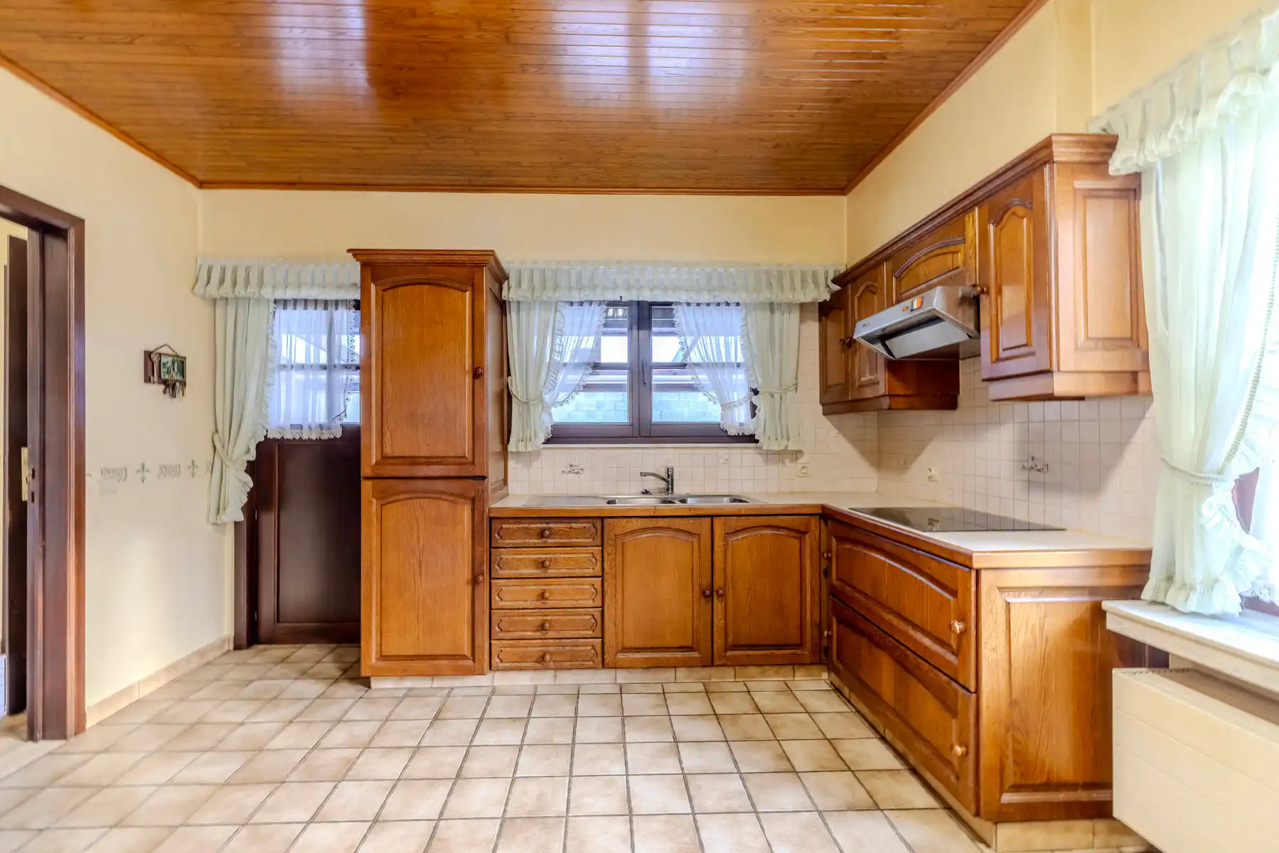 Open bebouwing met 3slpk, tuin en garage foto 9