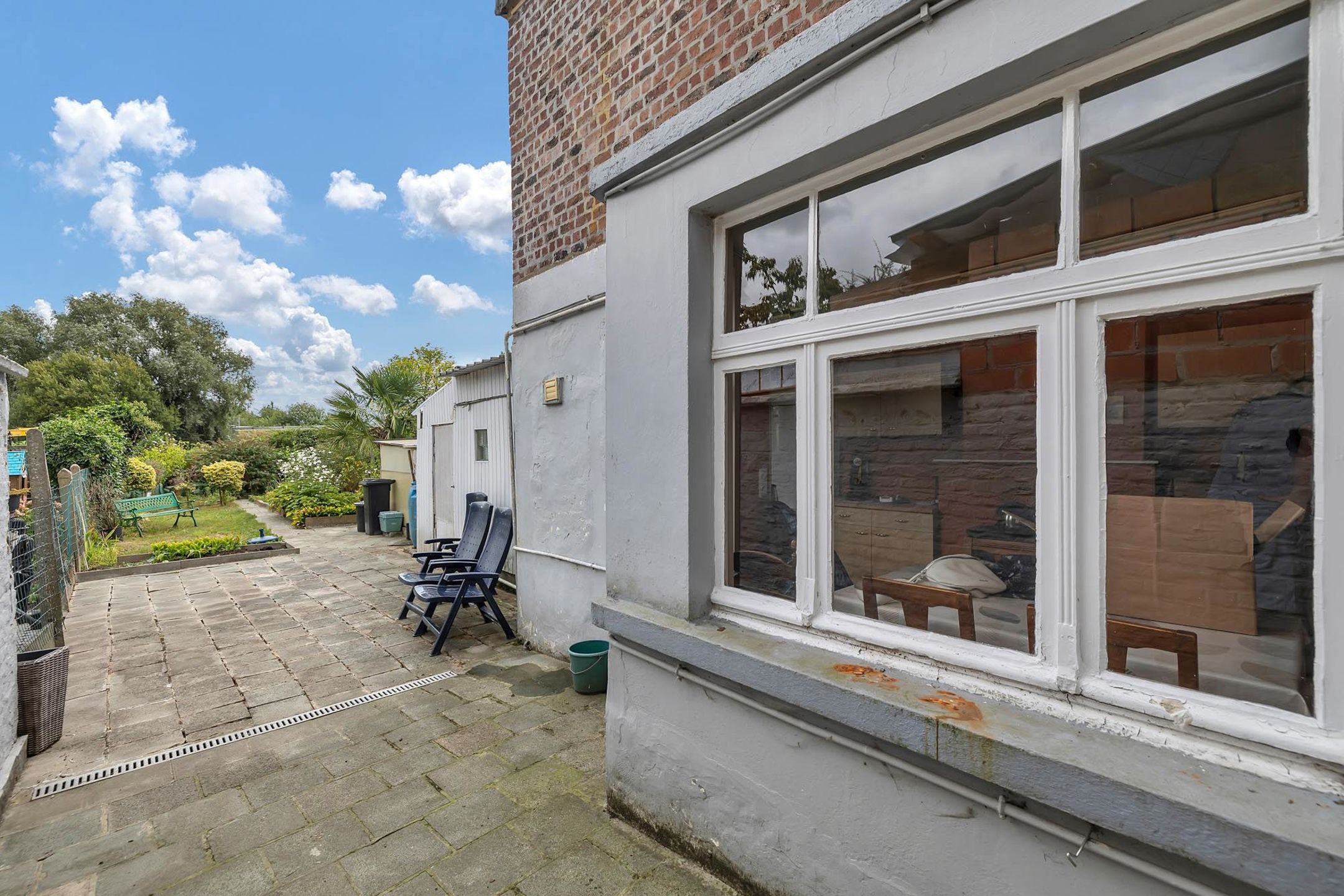 Charmante te renoveren woning met 4 slpks en tuin foto 23