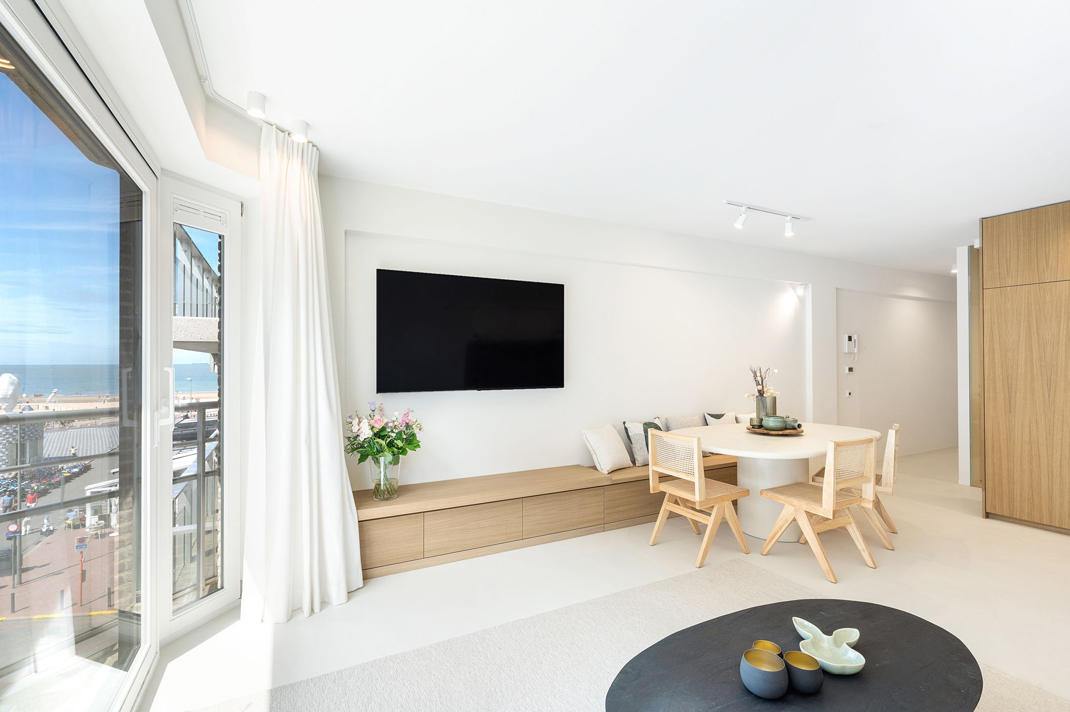 Prachtig zonnig gerenoveerd appartement met zeezicht [Koningslaan - Knokke]. foto {{pictureIndex}}