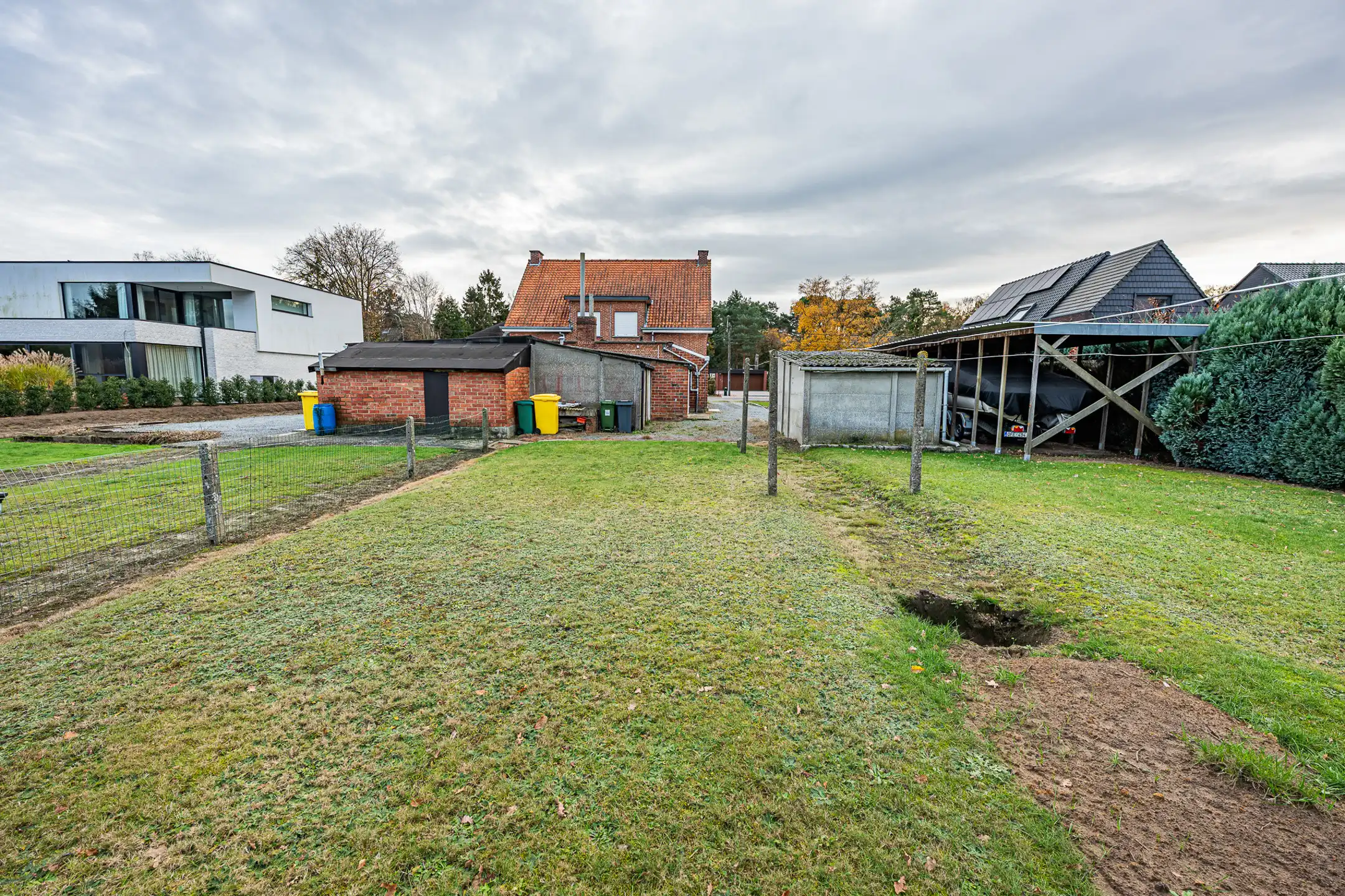 Woning in half-open bebouwing op 8 are foto 7