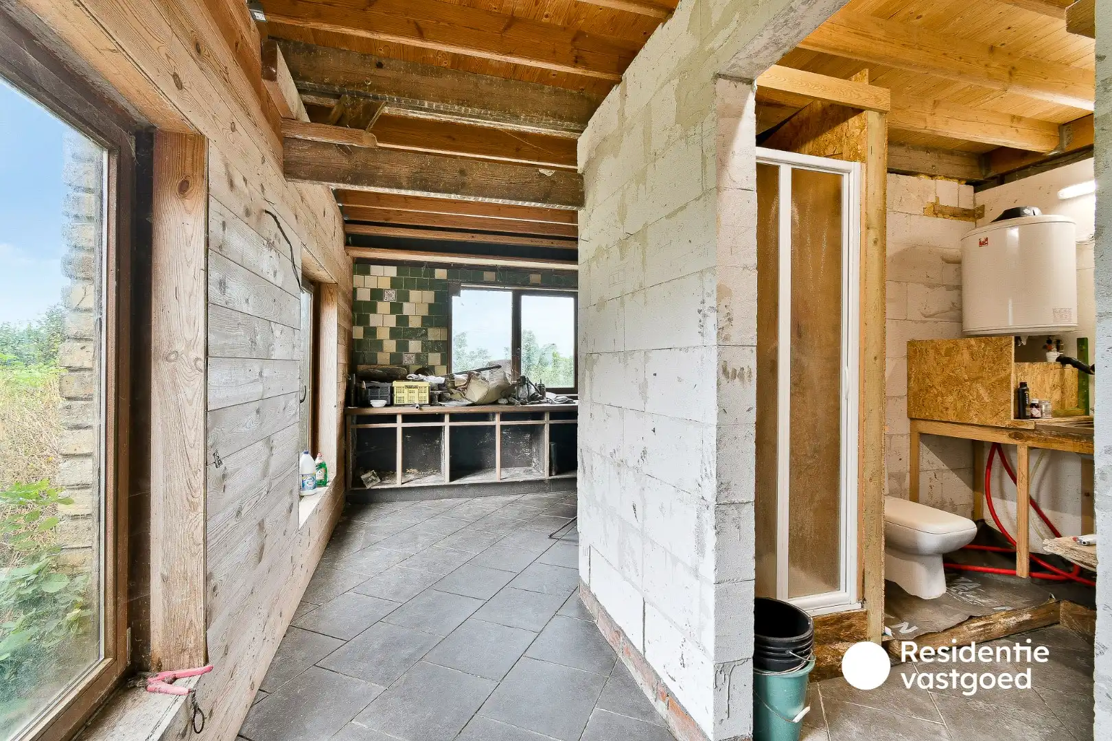 Ruime woning met uitzonderlijk veel mogelijkheden en prachtig zicht vanuit de tuin foto 8