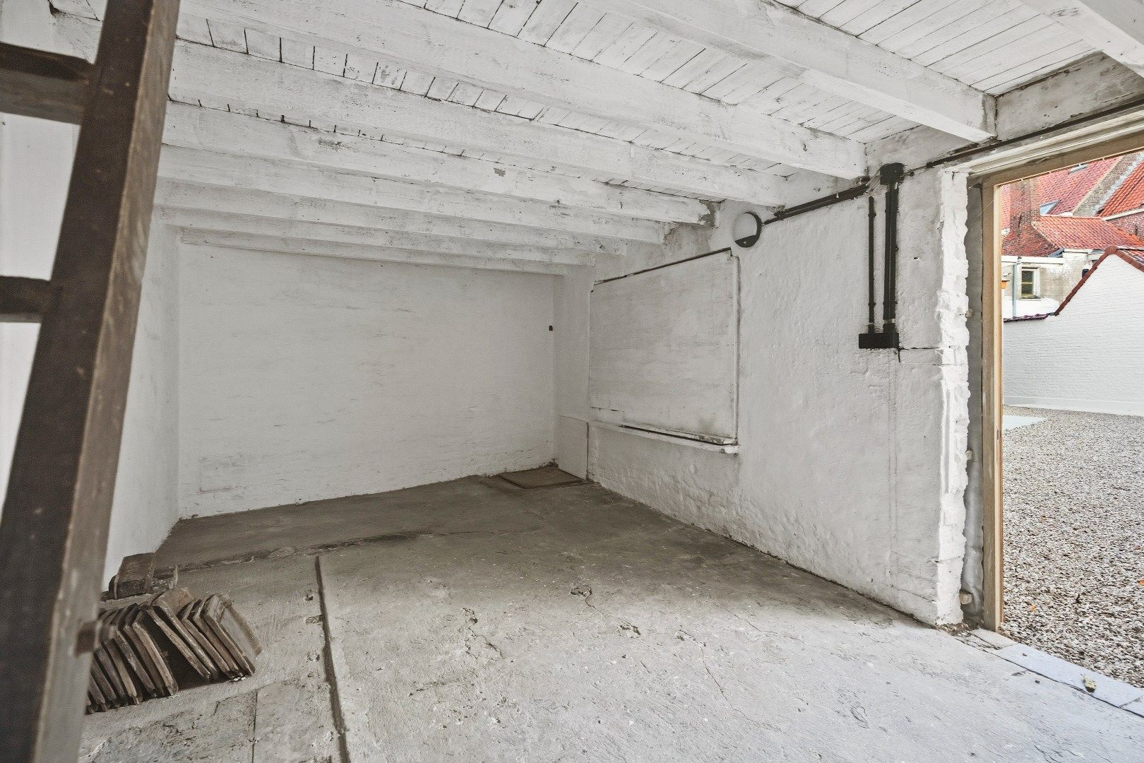 Grote woning, voorzien van vier kamers, twee badkamers, een uitweg,... foto 19