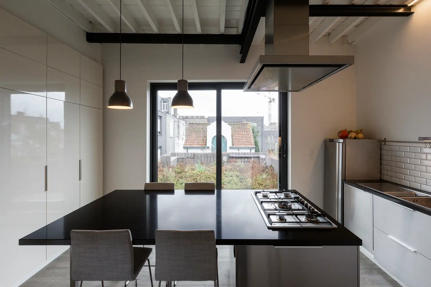 Karaktervolle herenwoning met tuin, koetshuis en veel ruimte foto 6