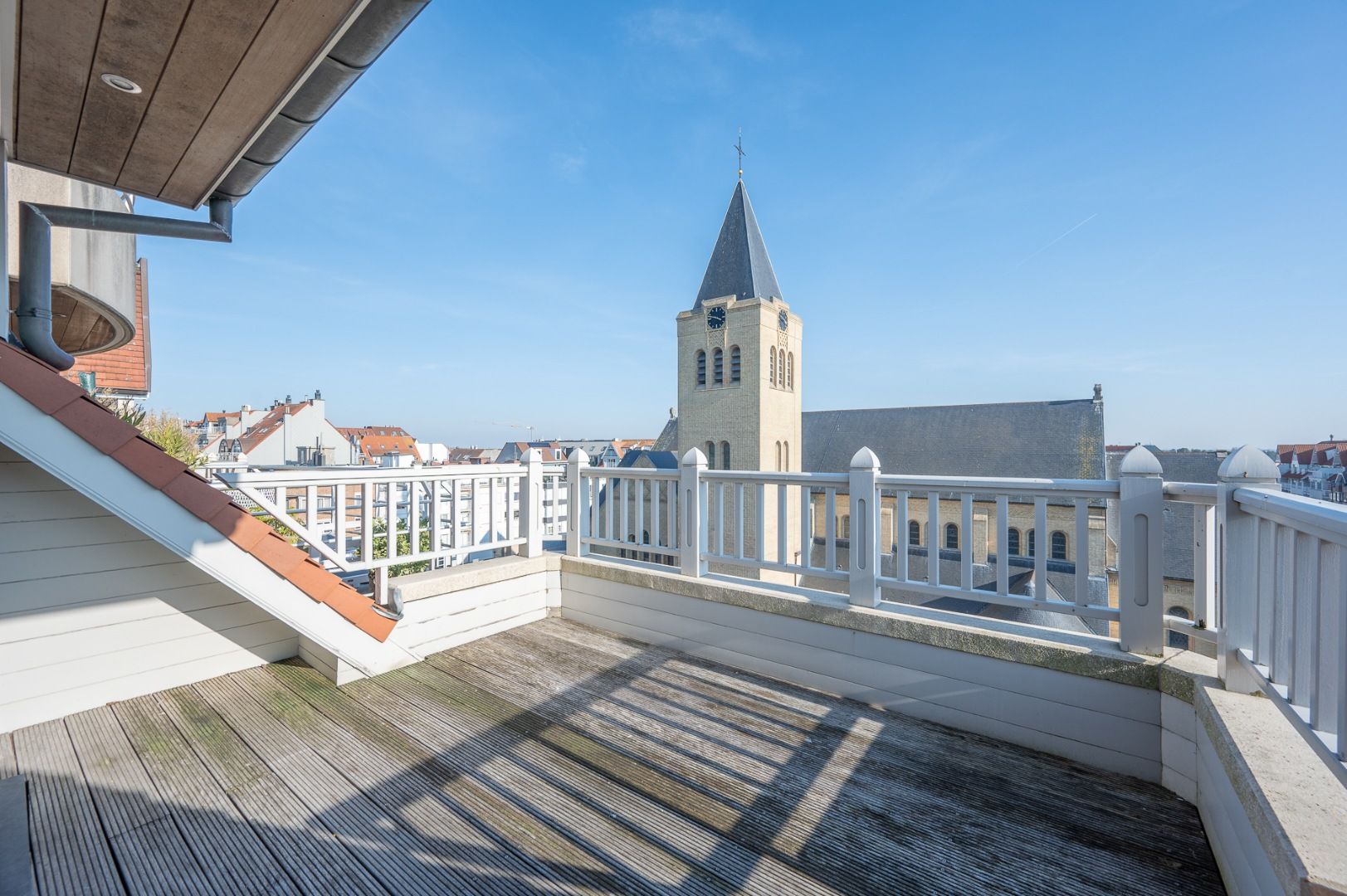 Lichtrijke duplex met zeer grote terrassen op een centrale ligging foto 3