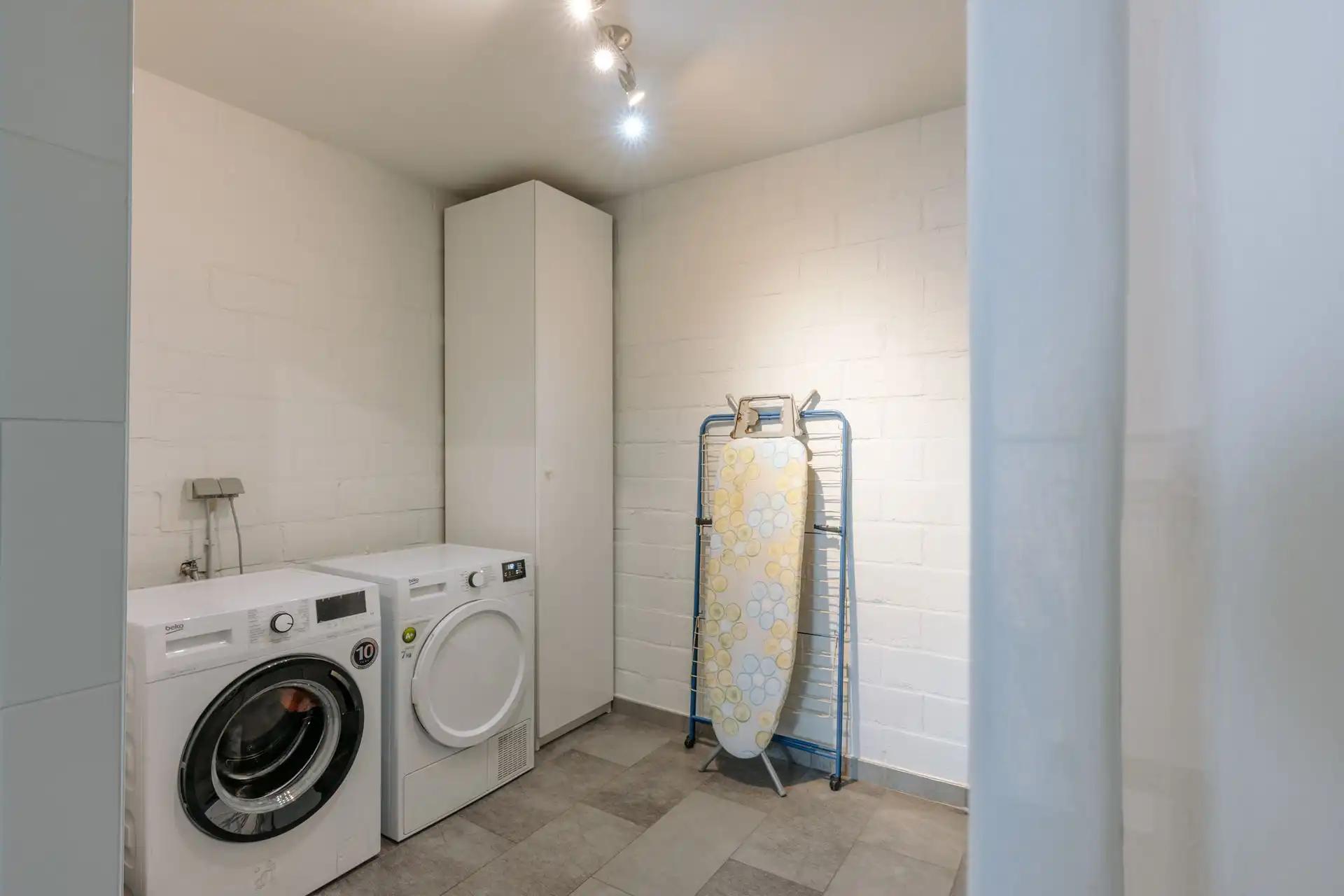 Stijlvolle halfopen woning met grote tuin en zwembad! foto 17