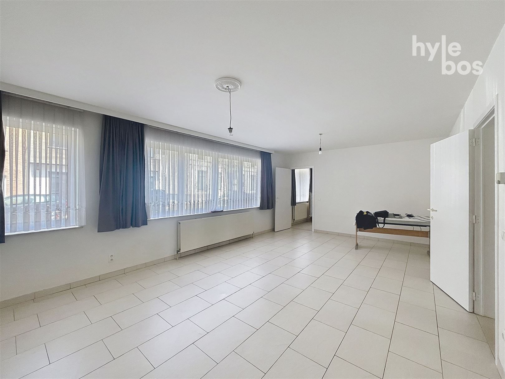 Gelijkvloers 3 slaapkamer appartement met tuin en garage foto 2