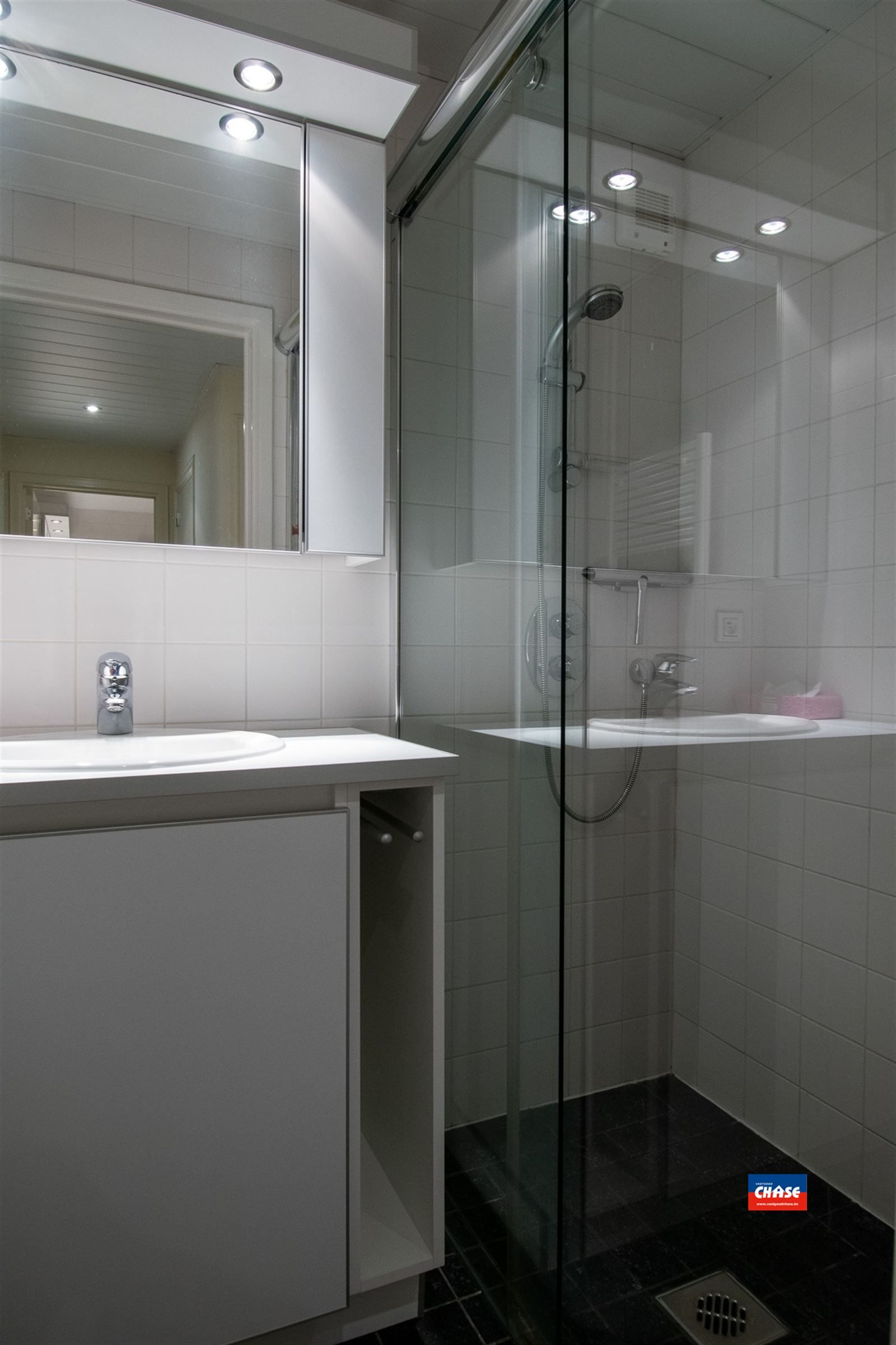 Ruim appartement met 2 slaapkamers & groot terras foto 8