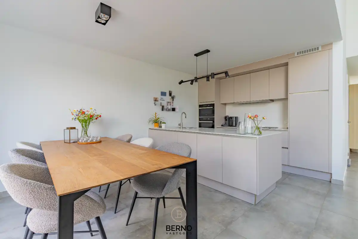 Recente en instapklare woning uit 2021 met ruim terras foto 8