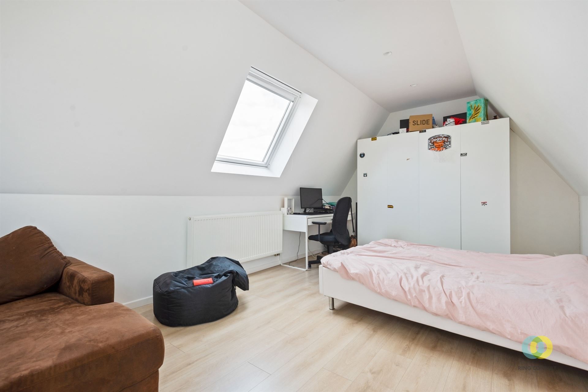 Gerenoveerde 3-gevel woning  foto 16