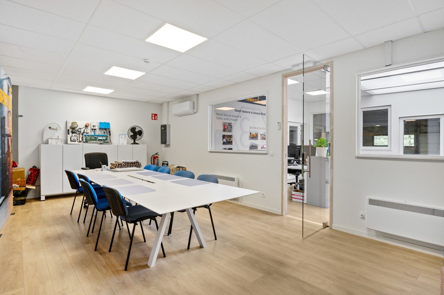Functioneel magazijn met kantoorruimte en parkeergelegenheid op toplocatie! foto 6